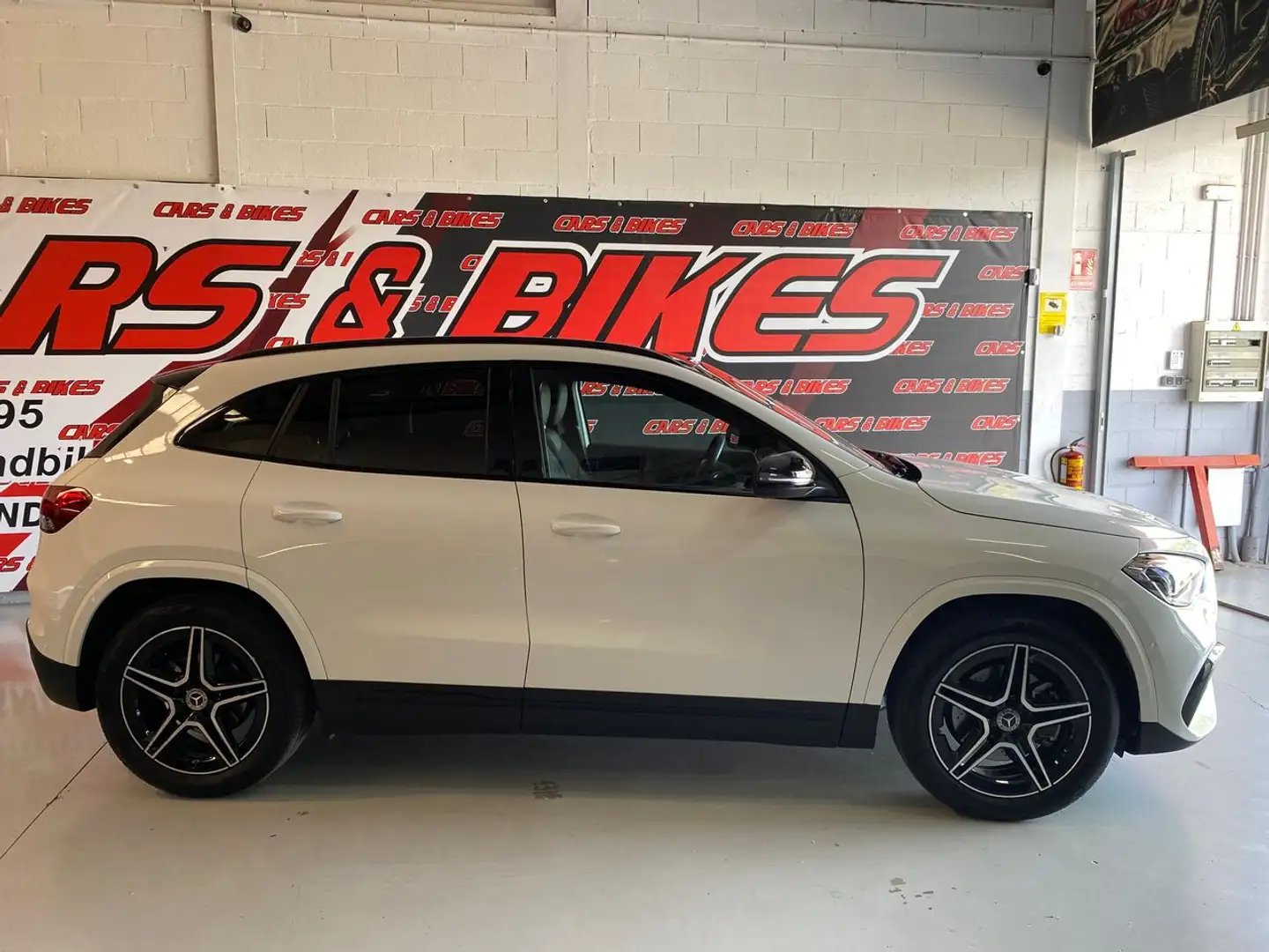 Mercedes-Benz GLA 200 D Weiß - 2