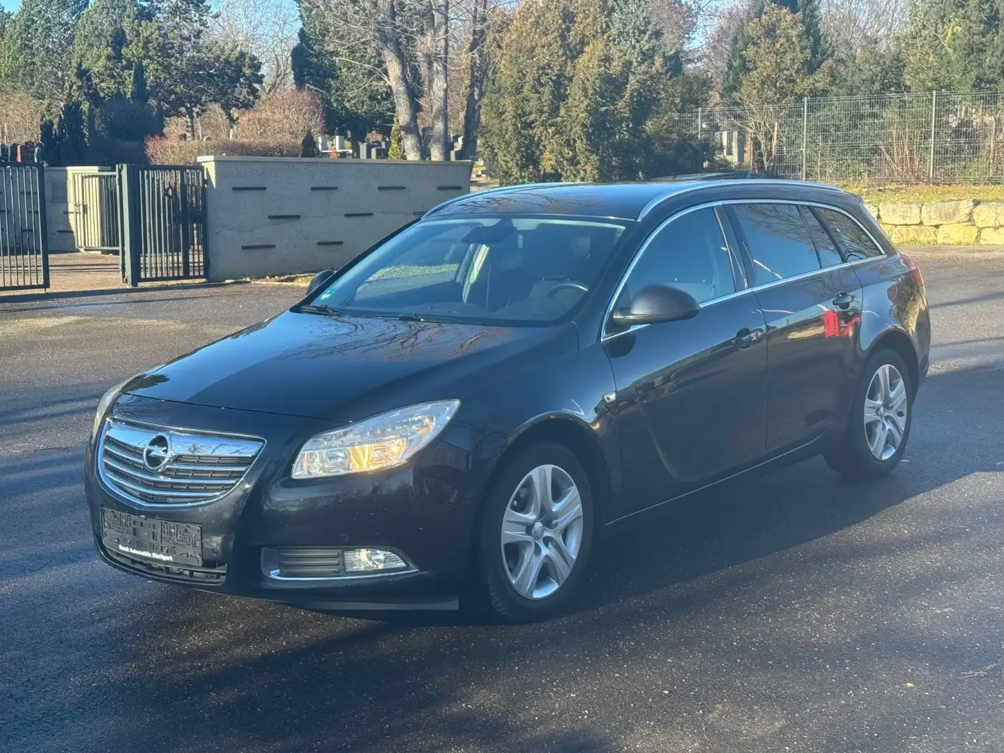 Opel Insignia A 1.8 Sports Tourer Edition Schwarz - 1