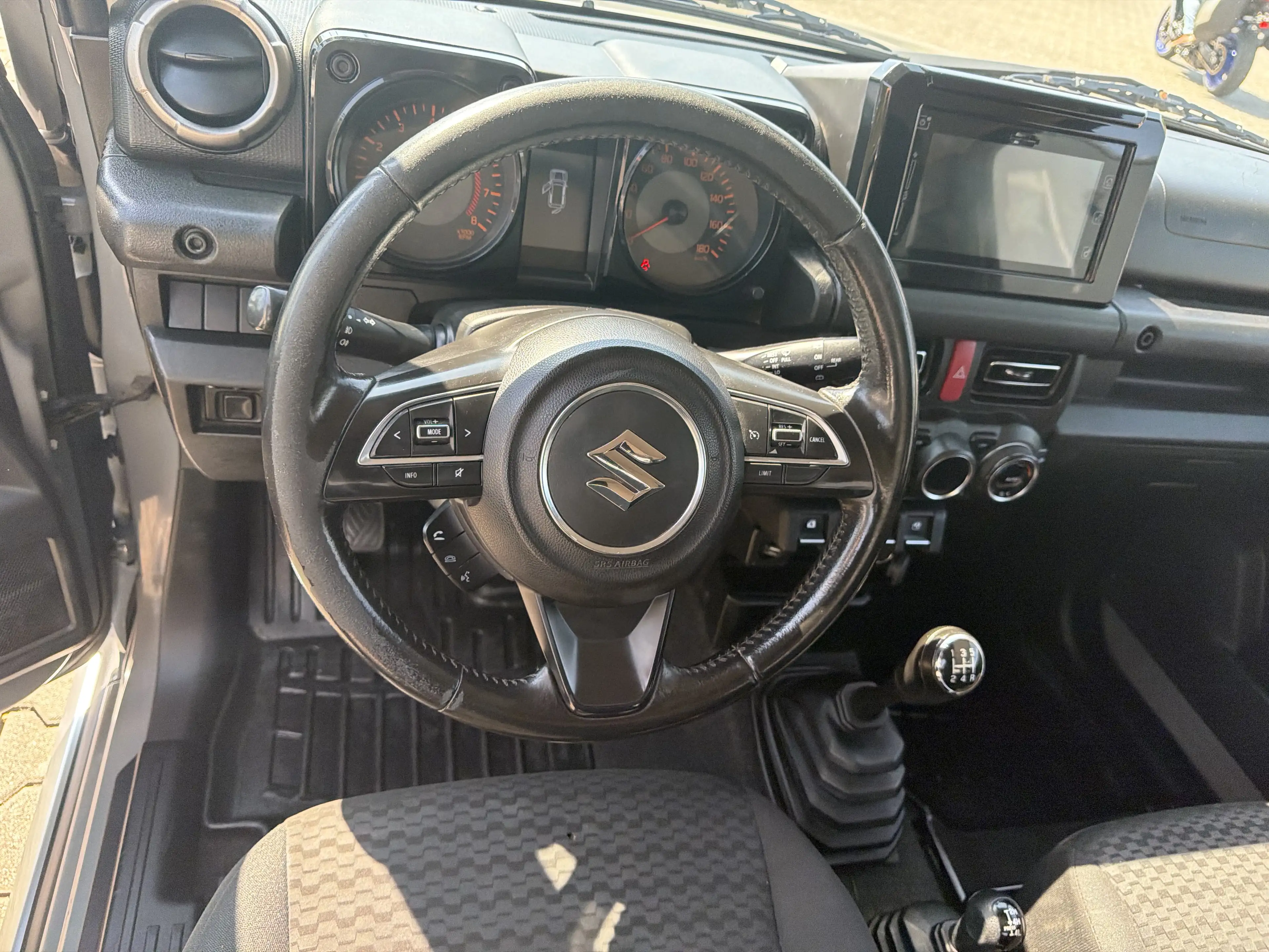 Suzuki Jimny Jimny 1.5 ALLGRIP Comfort + 4 Sitzer !! — photo 7