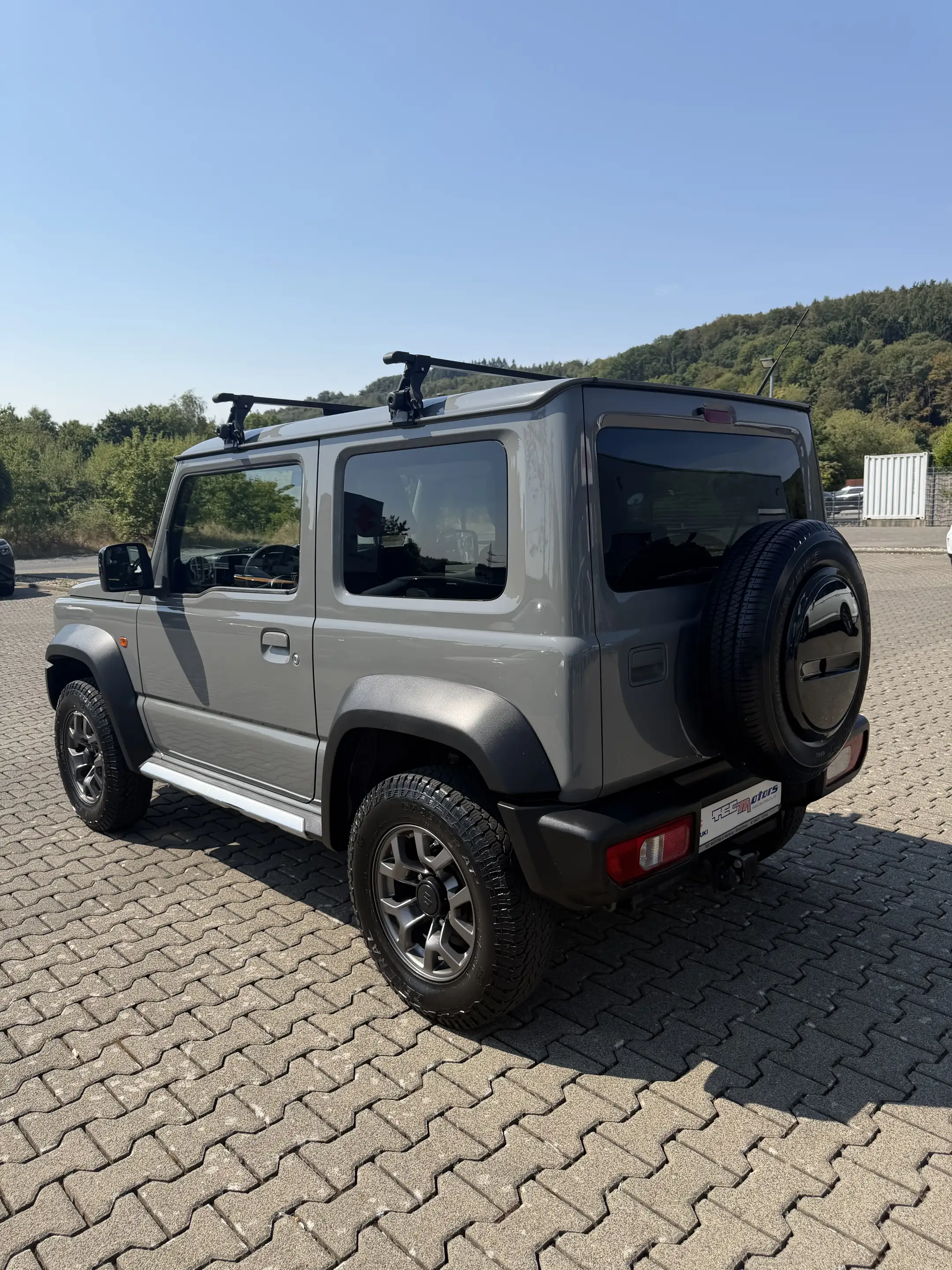 Suzuki Jimny Jimny 1.5 ALLGRIP Comfort + 4 Sitzer !! — photo 5
