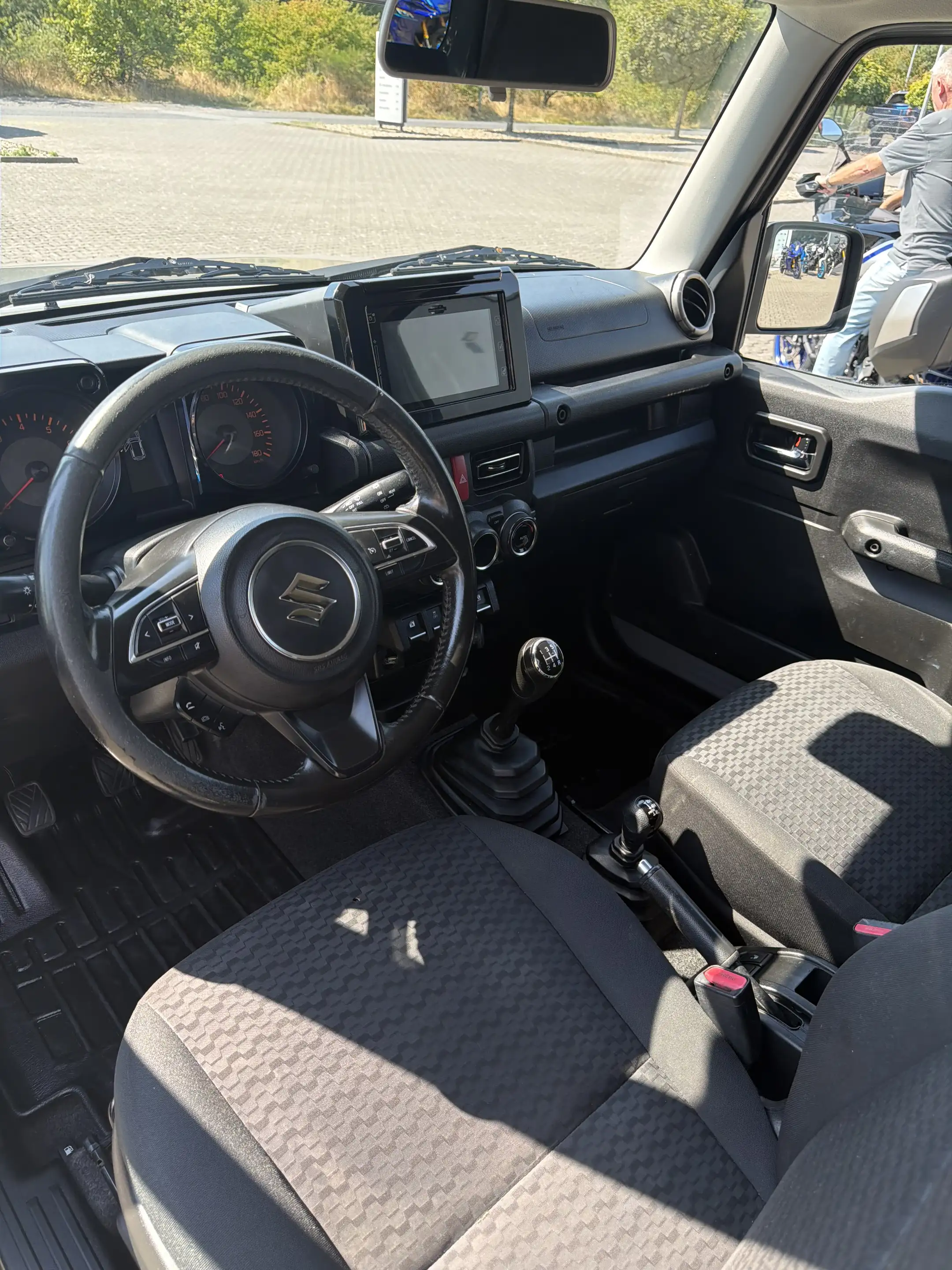 Suzuki Jimny Jimny 1.5 ALLGRIP Comfort + 4 Sitzer !! — photo 6