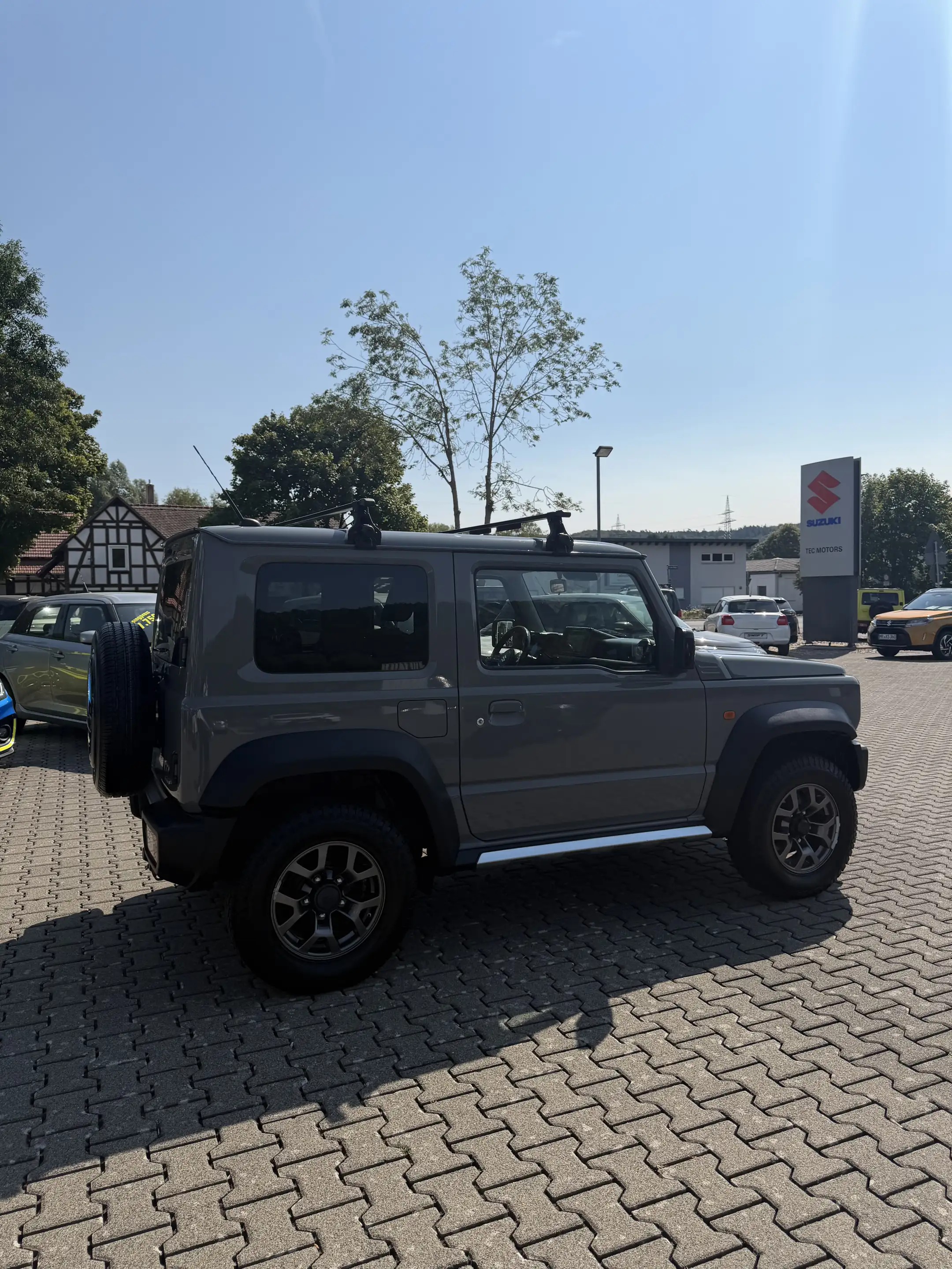 Suzuki Jimny Jimny 1.5 ALLGRIP Comfort + 4 Sitzer !! — photo 3