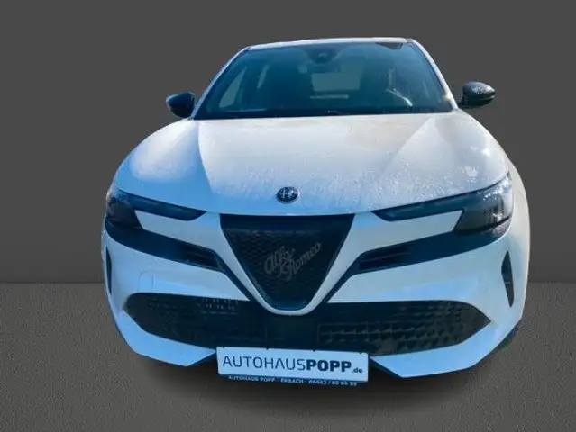 Alfa Romeo Junior Ibrida 1.2 VGT Automatik