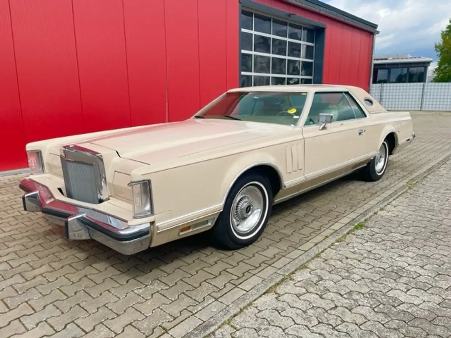 Lincoln Mark Mark V Beige - 1