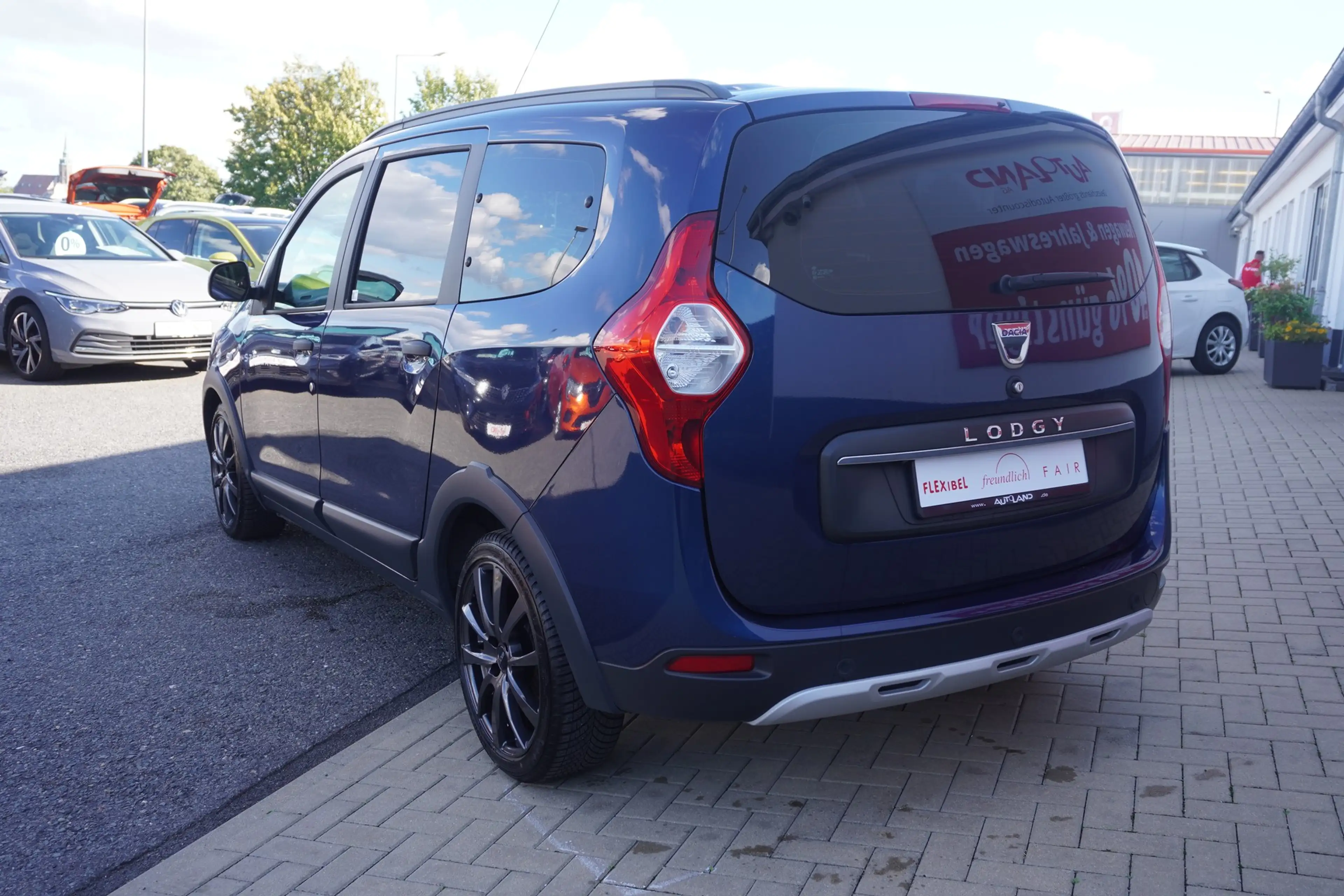 Dacia Lodgy 1.6 SCe Stepway Klima Navi Kamera 7-Sitzer — photo 4