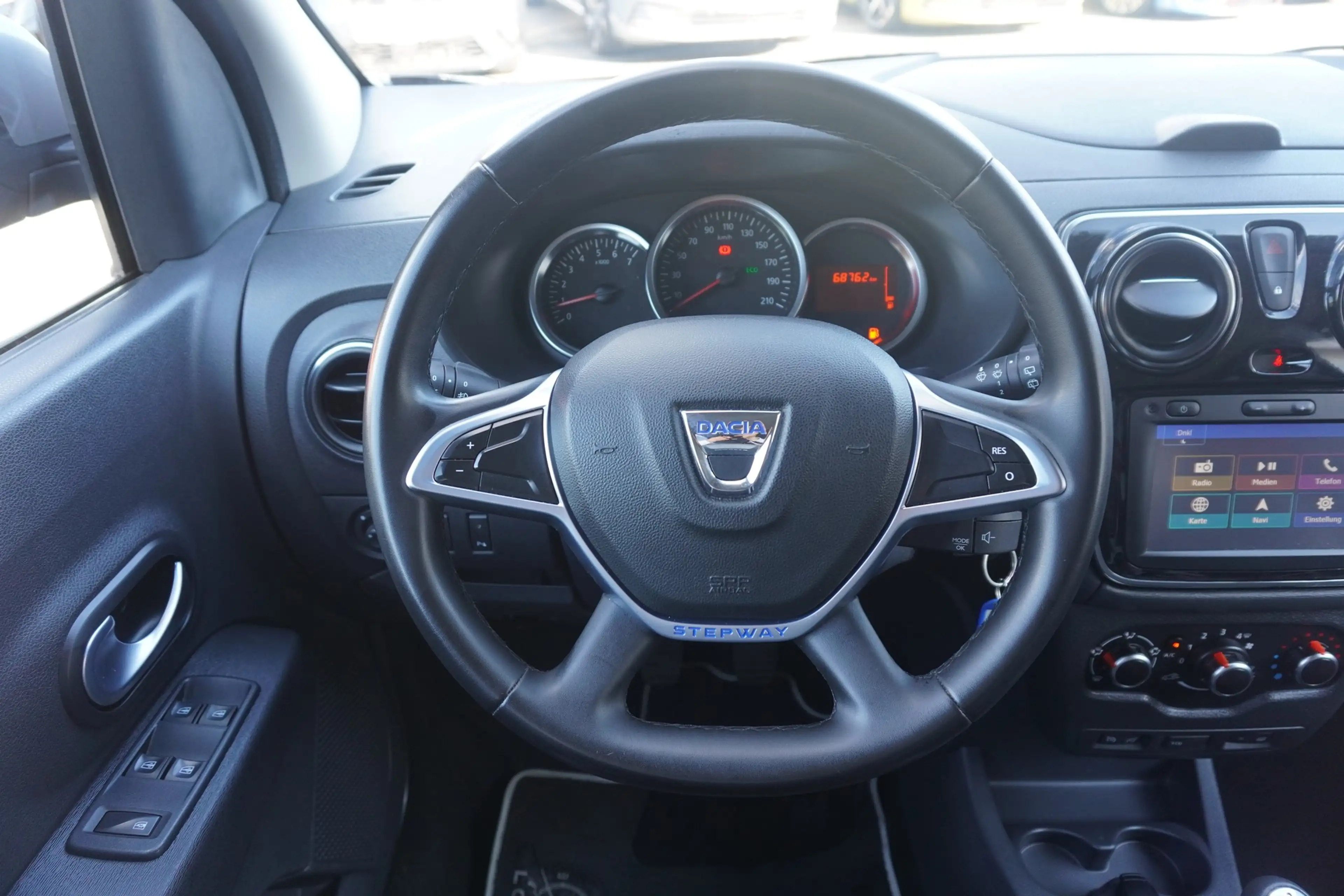 Dacia Lodgy 1.6 SCe Stepway Klima Navi Kamera 7-Sitzer — photo 12