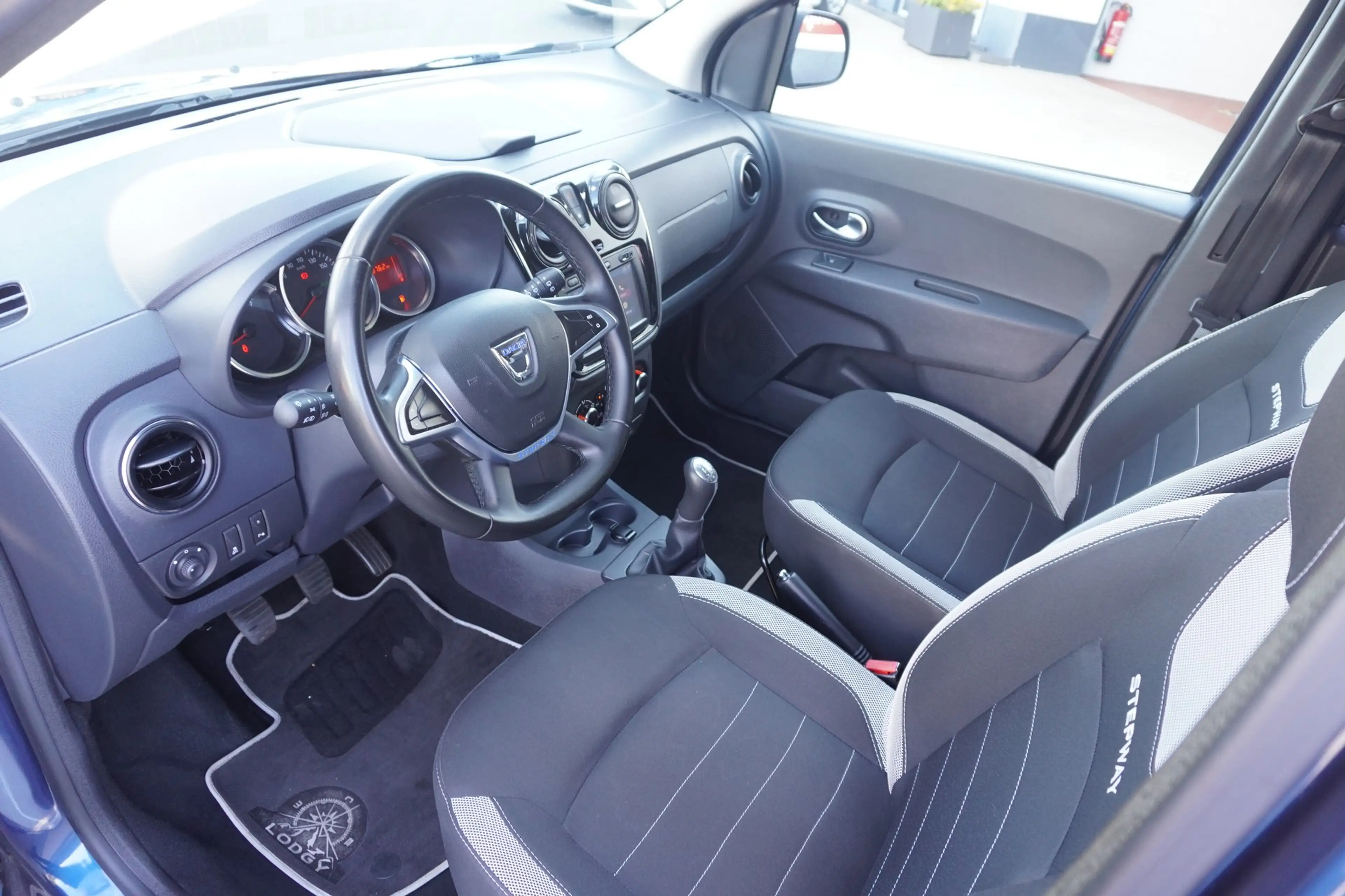 Dacia Lodgy 1.6 SCe Stepway Klima Navi Kamera 7-Sitzer — photo 10