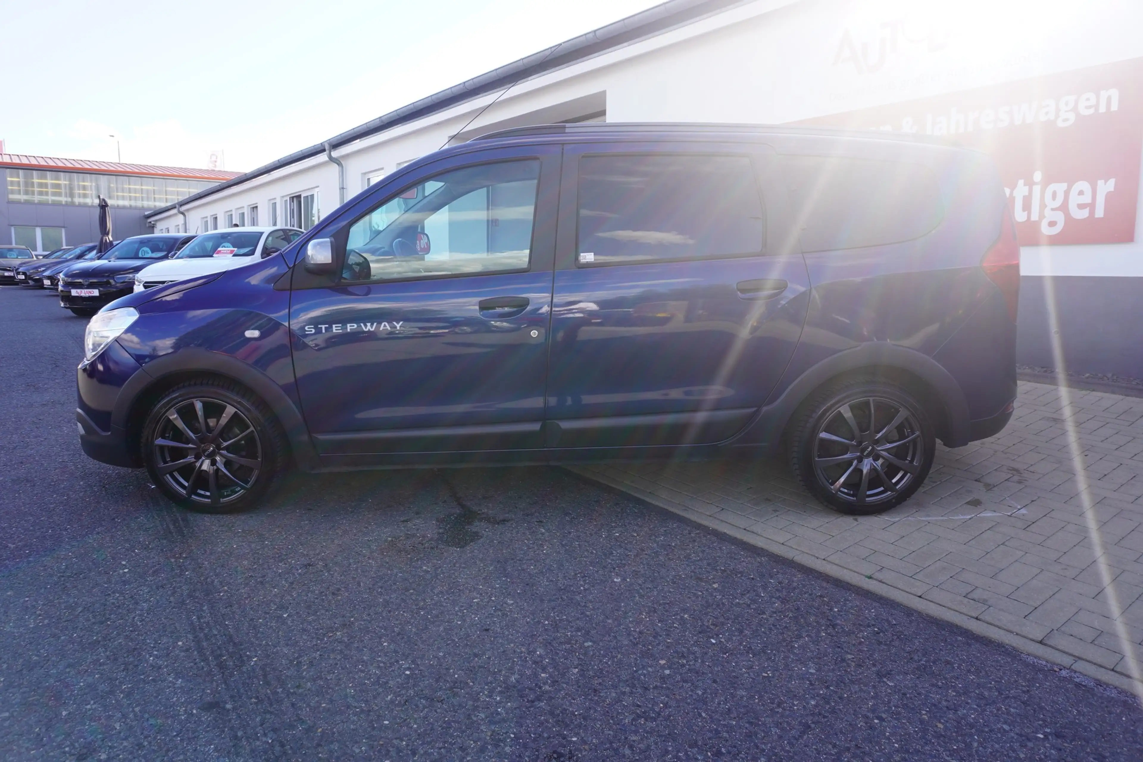 Dacia Lodgy 1.6 SCe Stepway Klima Navi Kamera 7-Sitzer — photo 3