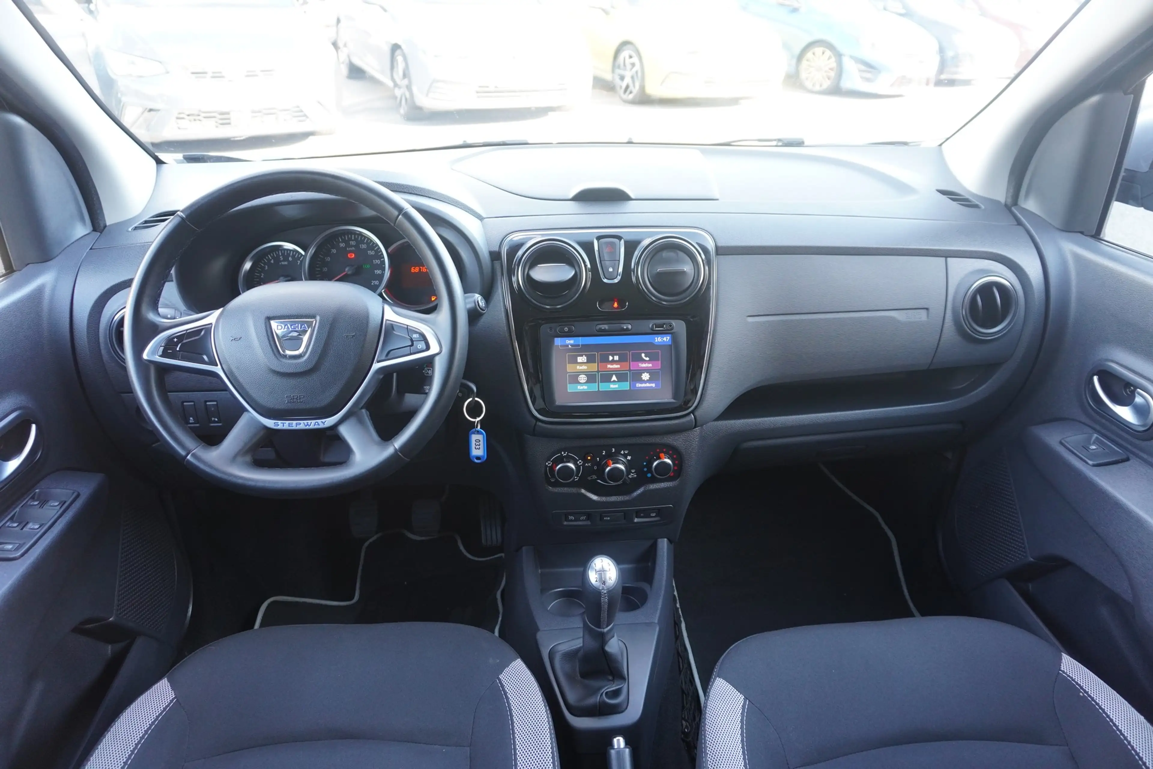 Dacia Lodgy 1.6 SCe Stepway Klima Navi Kamera 7-Sitzer — photo 11