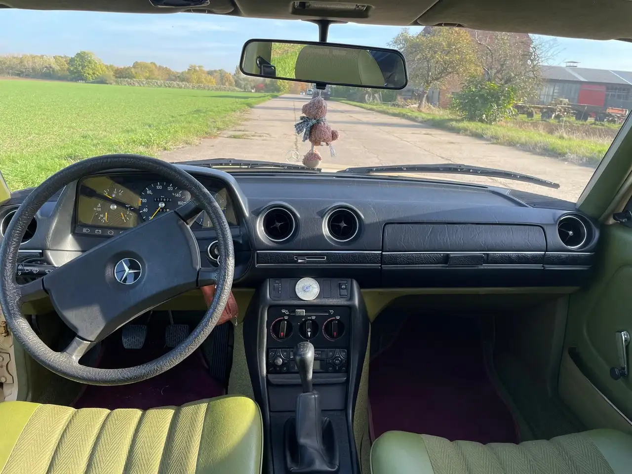 Mercedes-Benz 230, foto 6