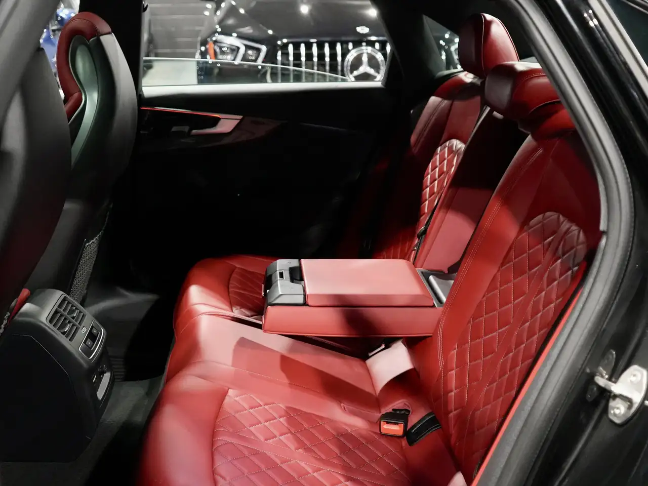 Audi S4 снимка Audi S4
