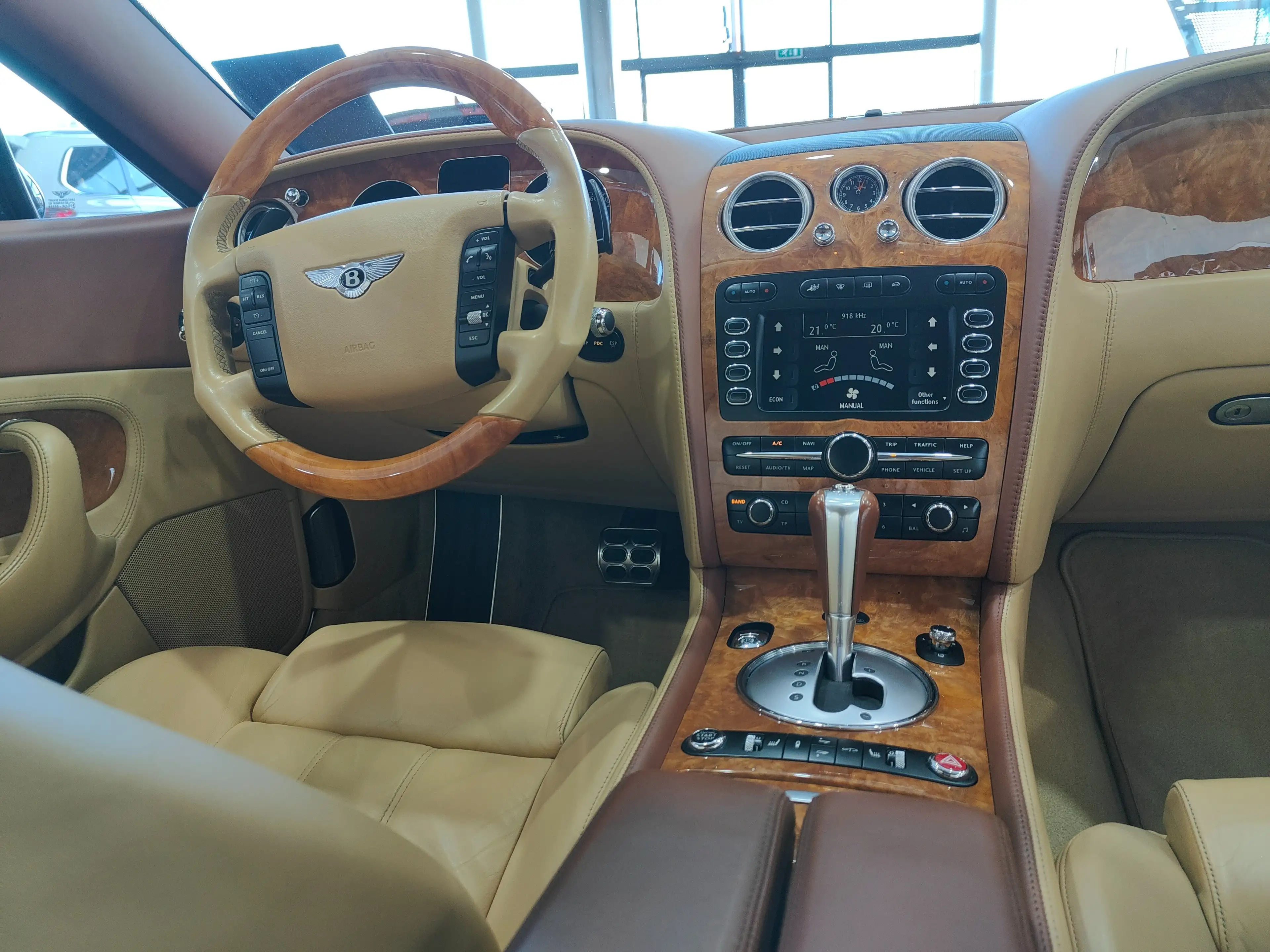 Bentley Continental 6.0 BiTurbo W12 — photo 12