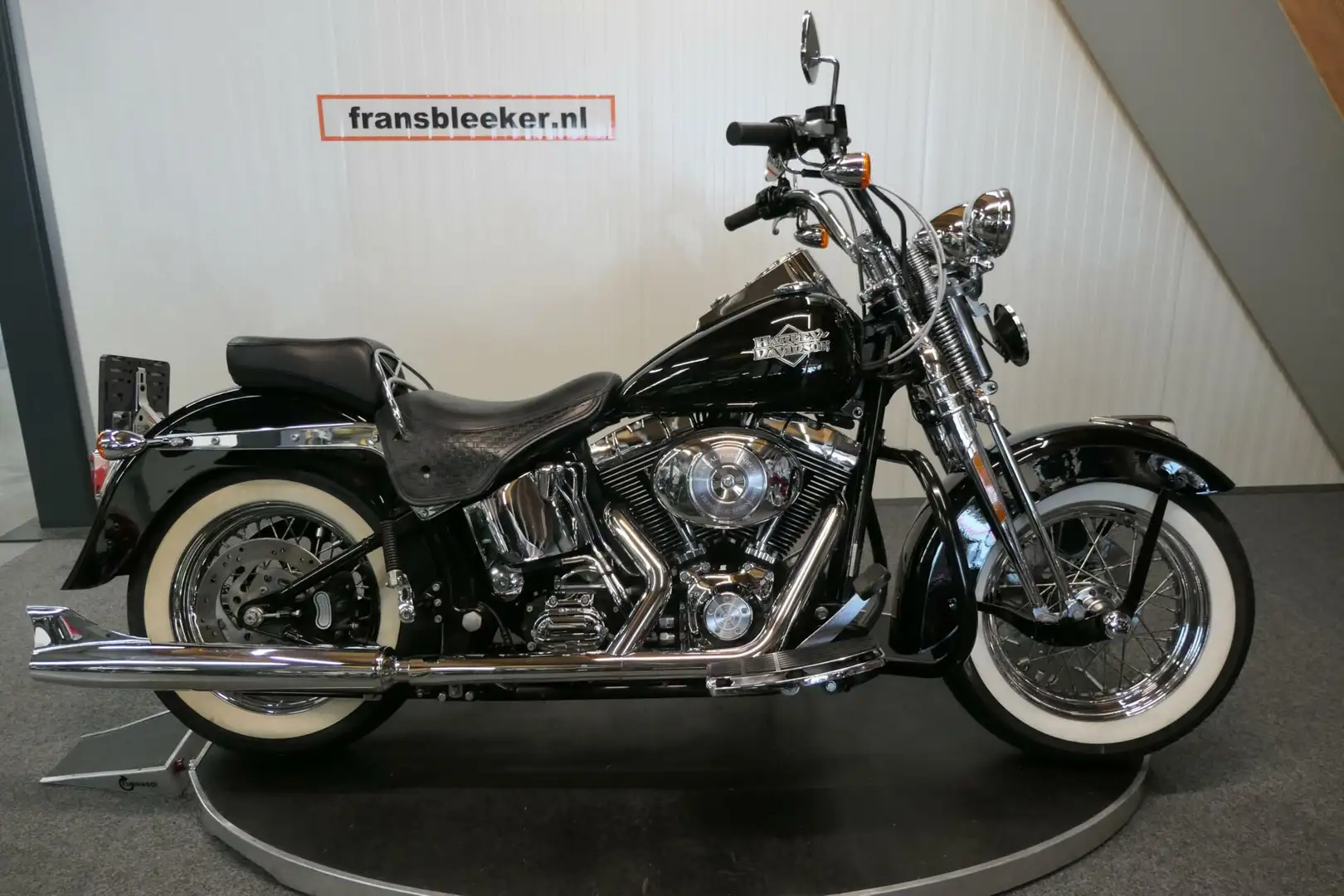 Harley-Davidson Heritage 88 FLSTSCI Classic Schwarz - 1