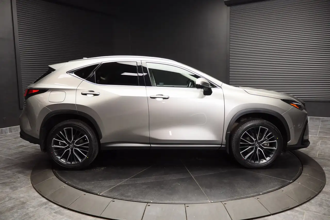 Lexus NX снимка Lexus NX