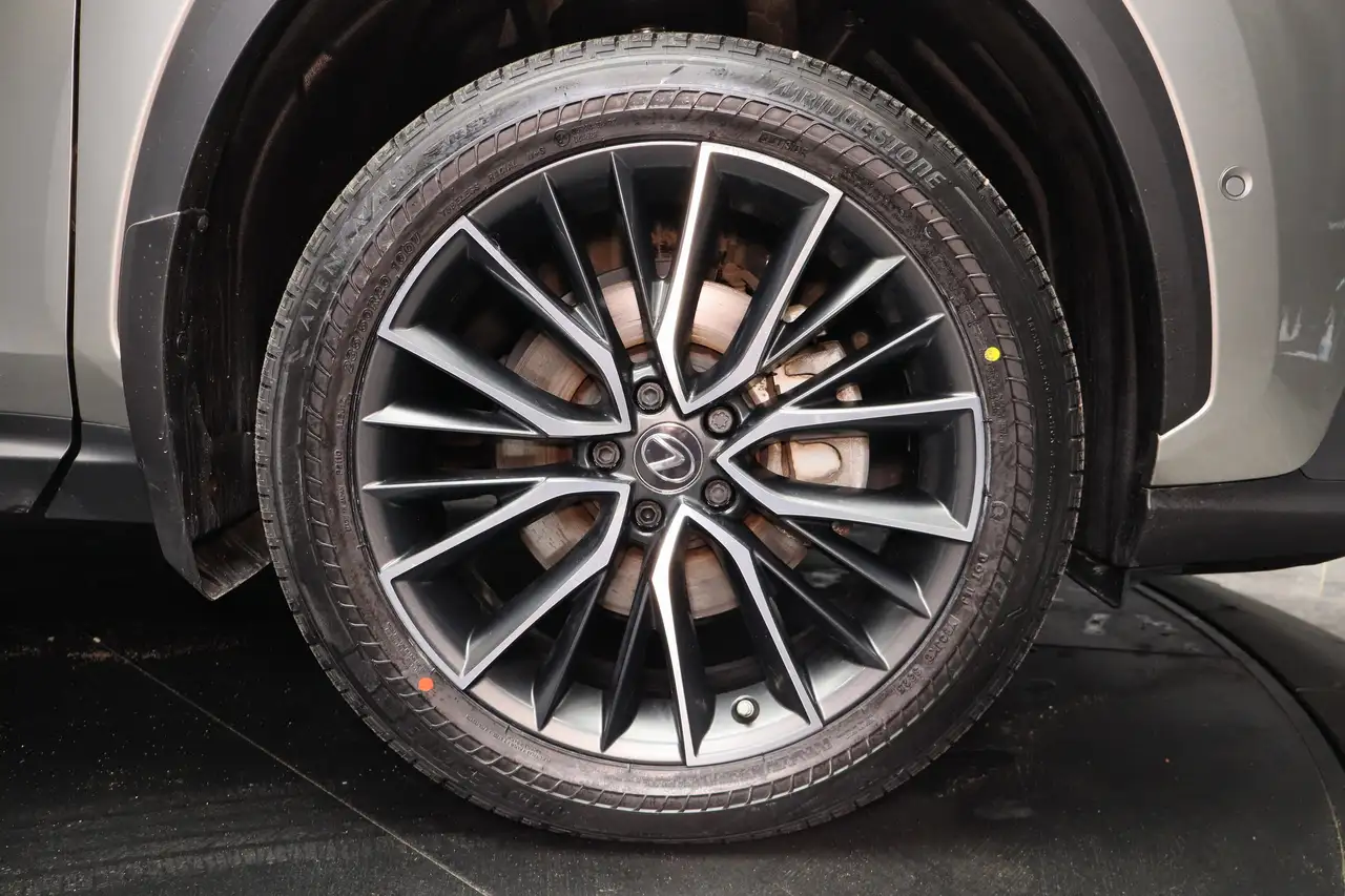 Lexus NX снимка Lexus NX