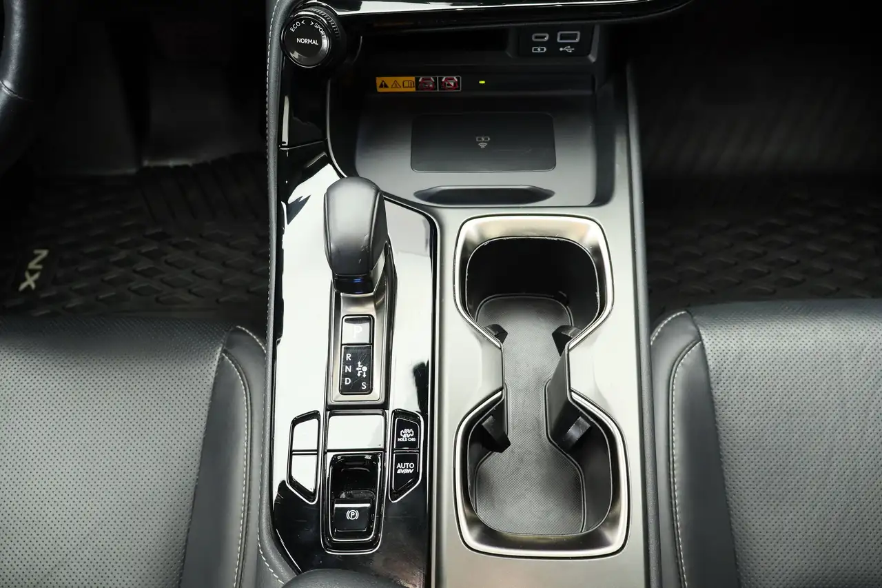 Lexus NX снимка Lexus NX