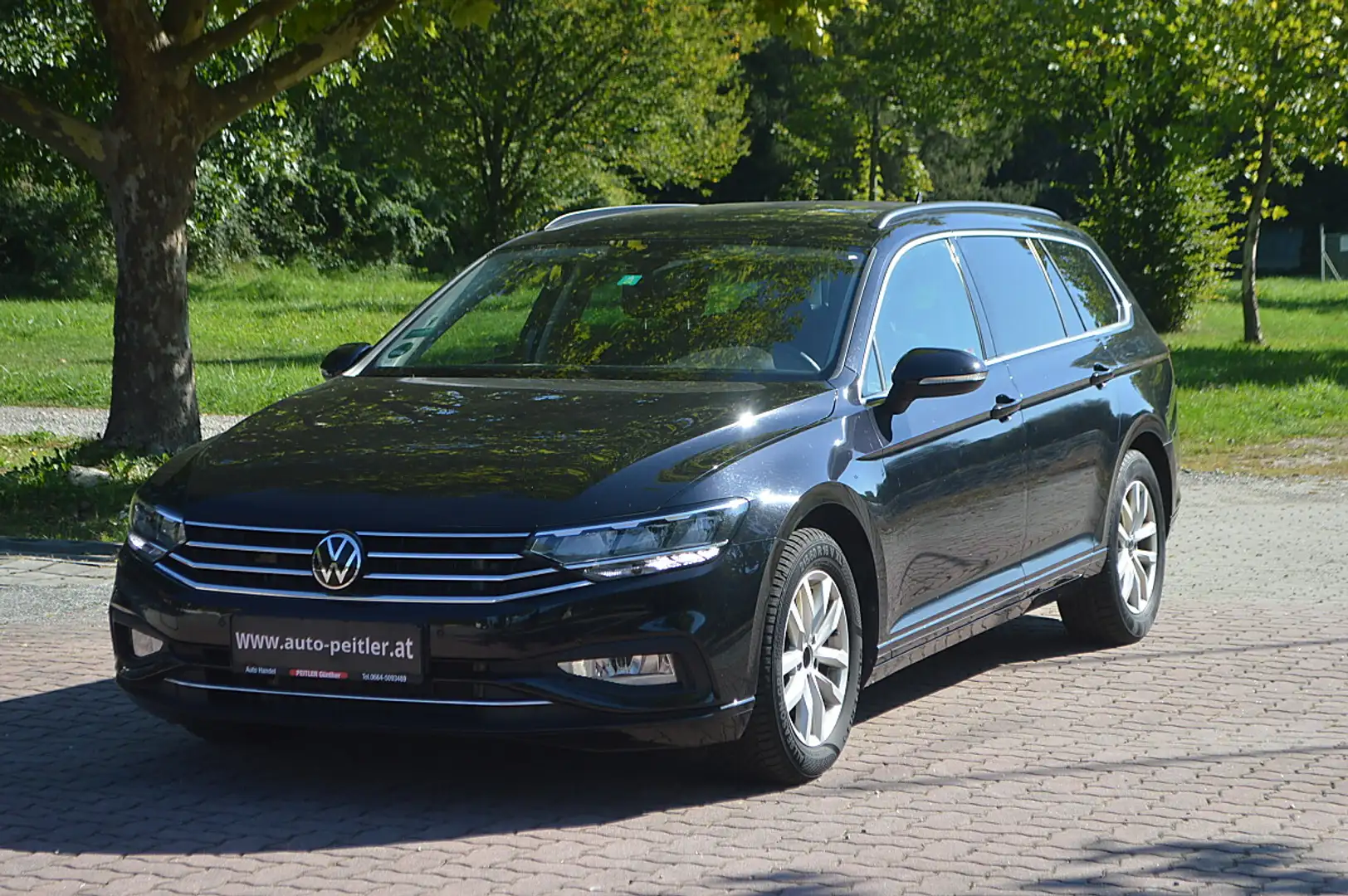Volkswagen Passat Variant 2,0 TDI DSG+AHK+NAVI+AHK+LED+ Schwarz - 2