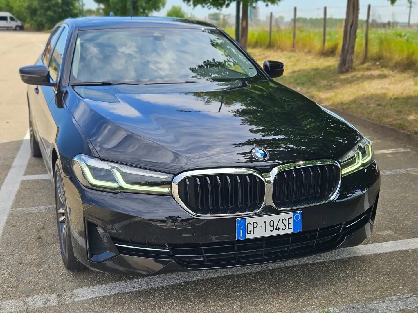 BMW 520 520d 48V Touring mhev Business AUTO TETTO PANORAMI Schwarz - 1