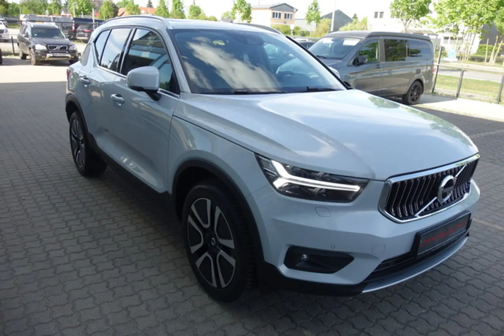 Volvo XC40 XC 40 Inscription Plug-In Hybrid PANO/HARMANN/19" Grau - 2
