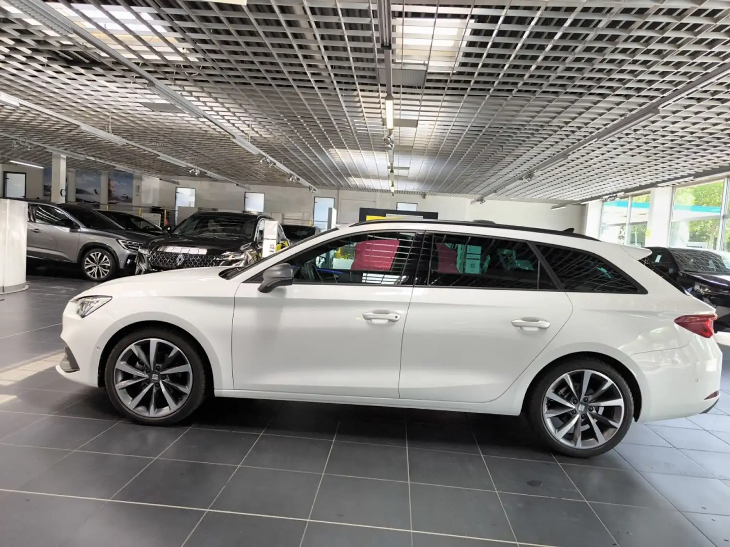 SEAT Leon ST FR TSI ACT Rückfahrkamera Navi Voll LED Klima Weiß - 2