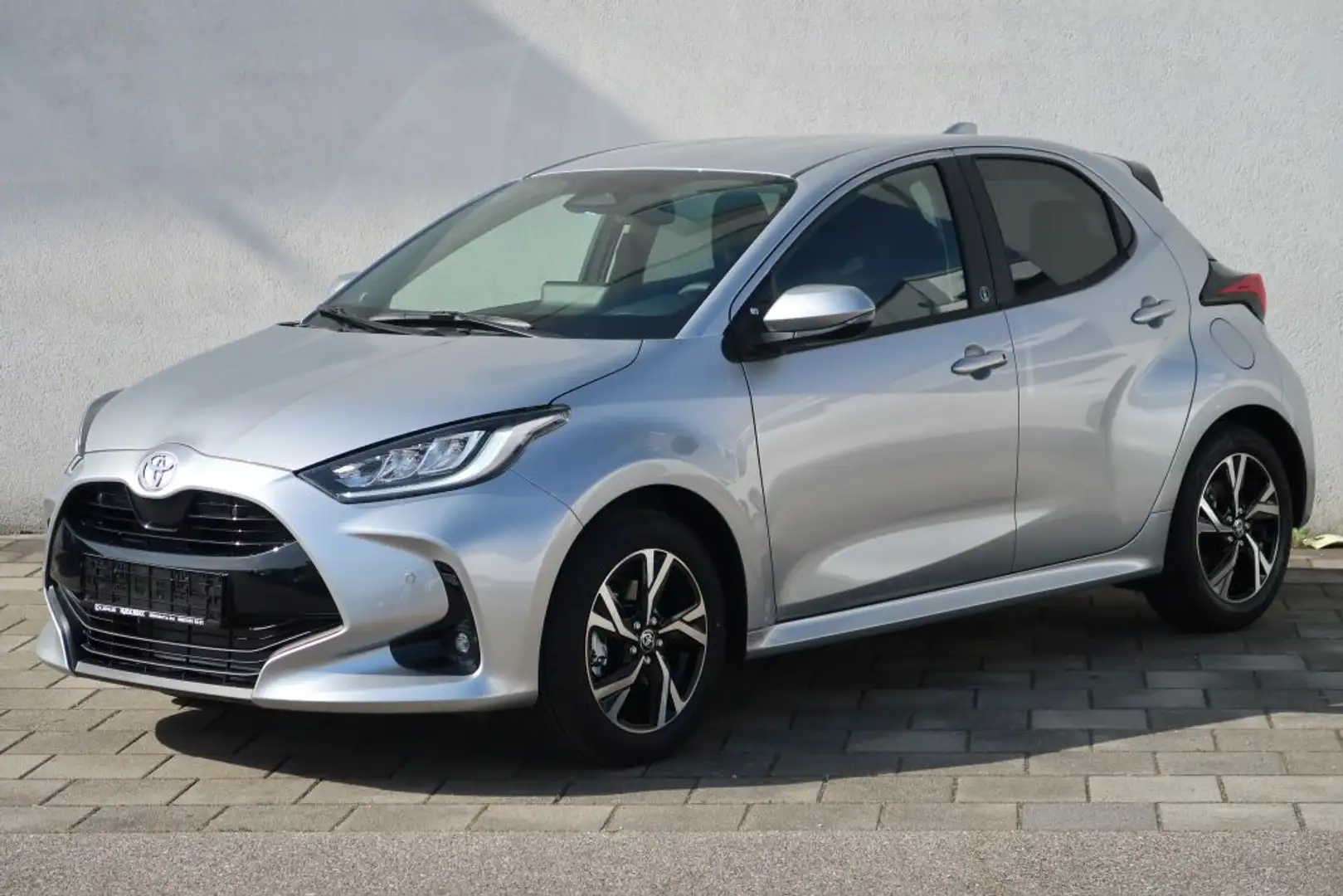Toyota Yaris Yaris Hybrid 116 1.5 VVT-i Team D +SAFETY PAKET Argent - 1