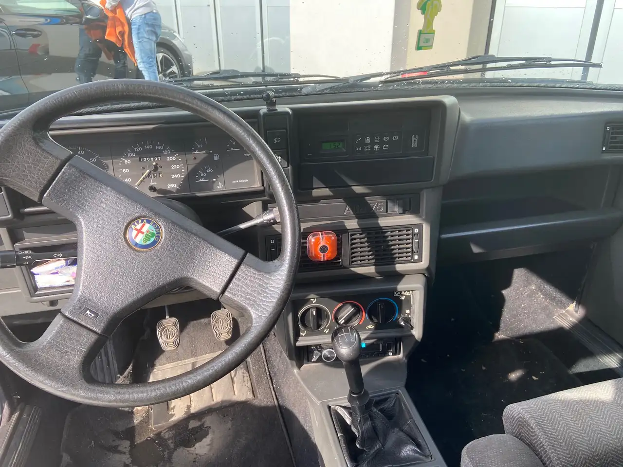 Alfa Romeo 75 2.0i ts, foto 4