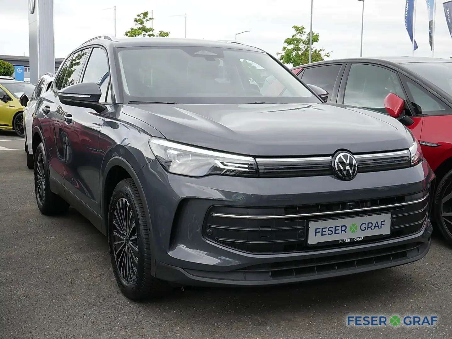 Volkswagen Tiguan LIFE 2.0TDI 110KW DSG AHK Area View ACC Grau - 2
