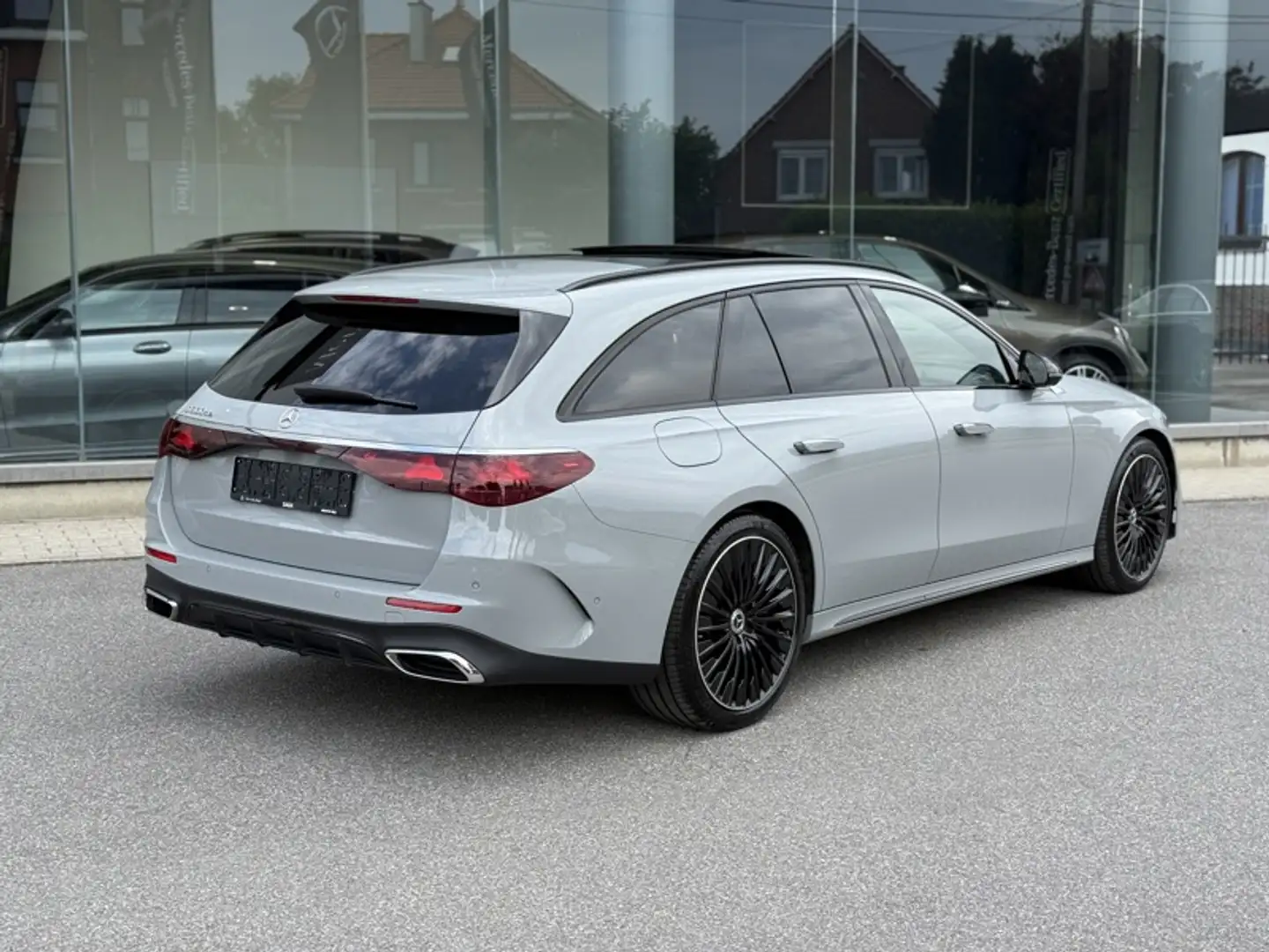 Mercedes-Benz E 300 de Break AMG Hyperscreen Pano - 2
