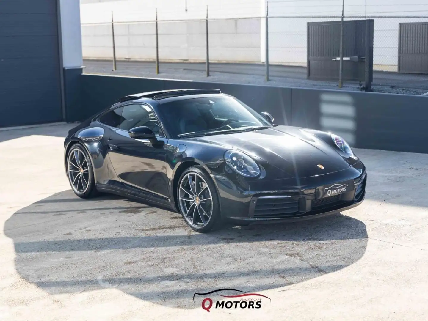 Porsche 992 911 Carrera 4-LED-PANO-CARPL-CAM-SPORTCHRONO Zwart - 2