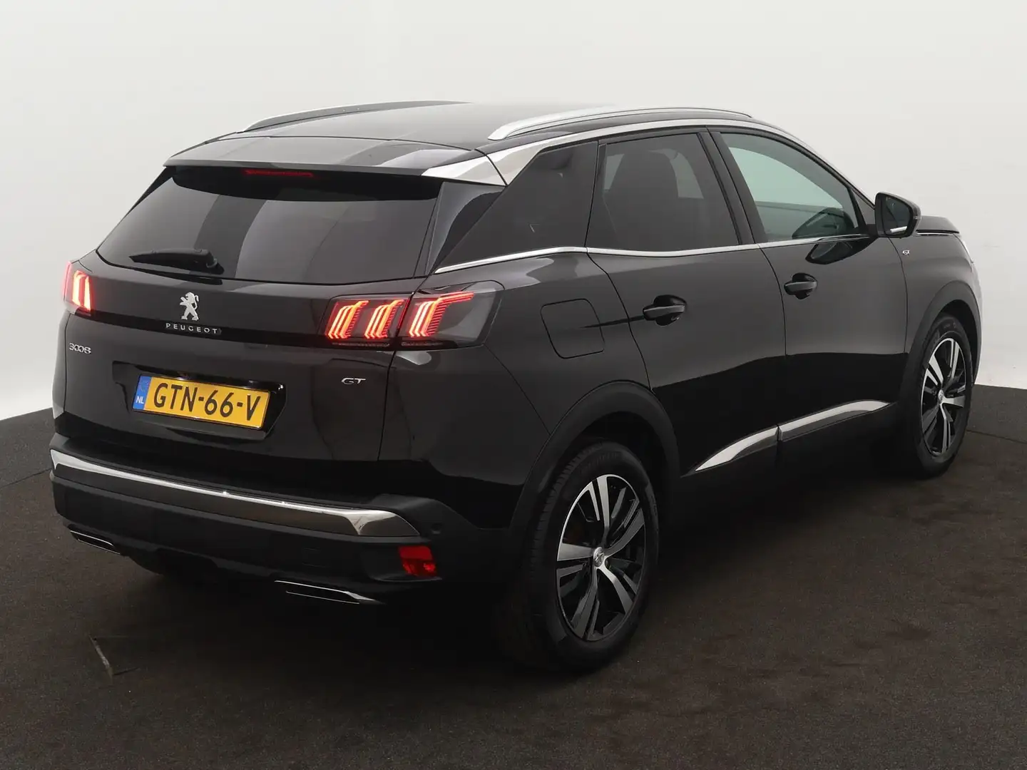Peugeot 3008 1.2 PureTech GT Automaat | Trekhaak | Navigatie | Zwart - 2