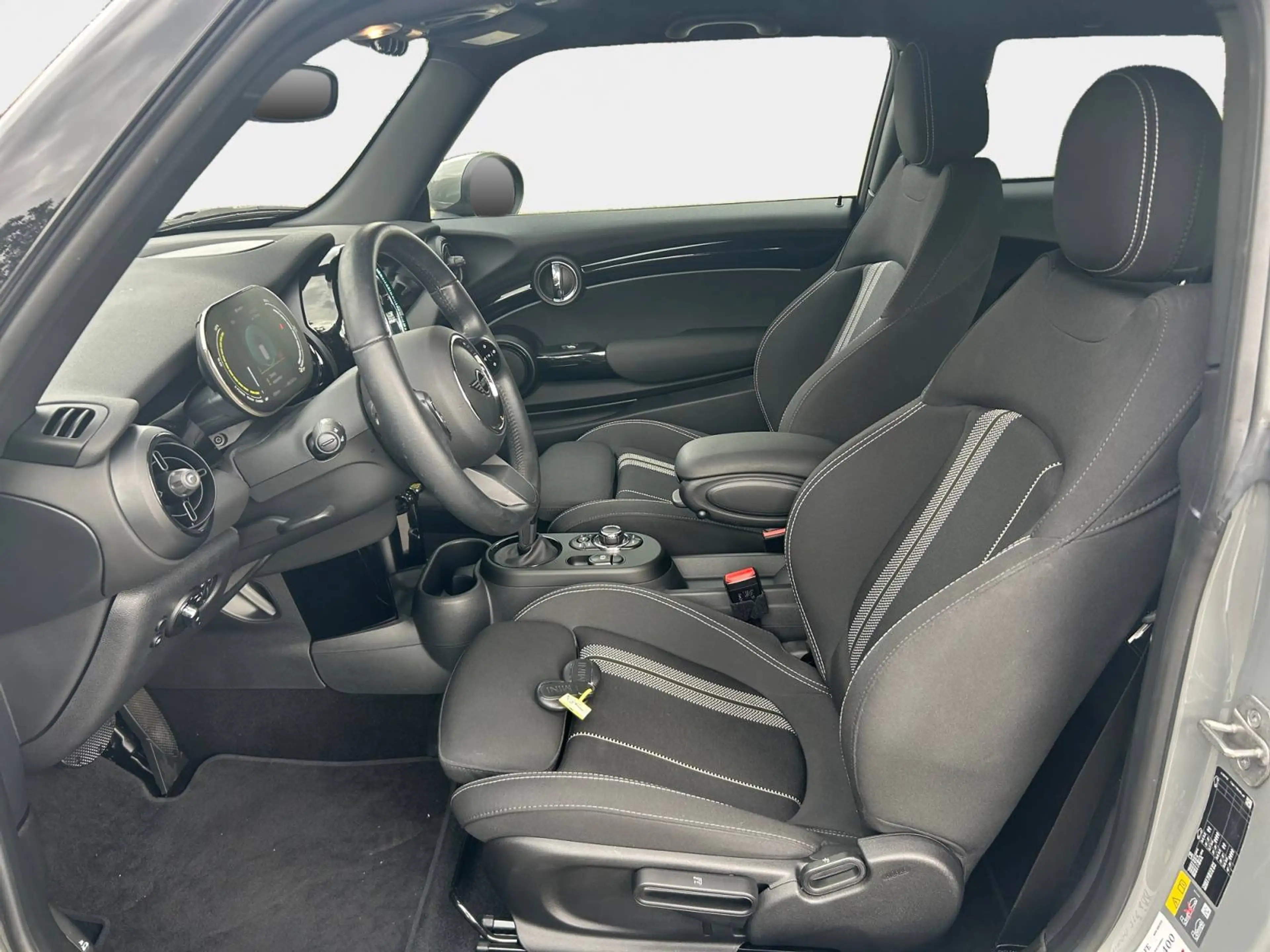 MINI Cooper SE Cooper SE Electric Collection — photo 10