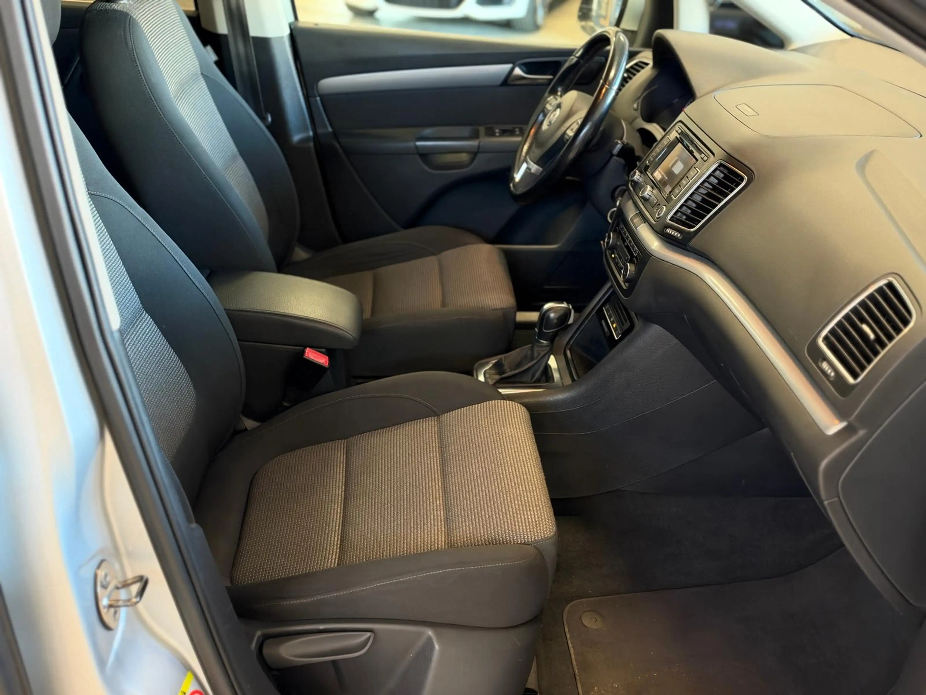 Volkswagen Sharan Comfortline BMT 2.0 TDI DPF DSG — photo 14