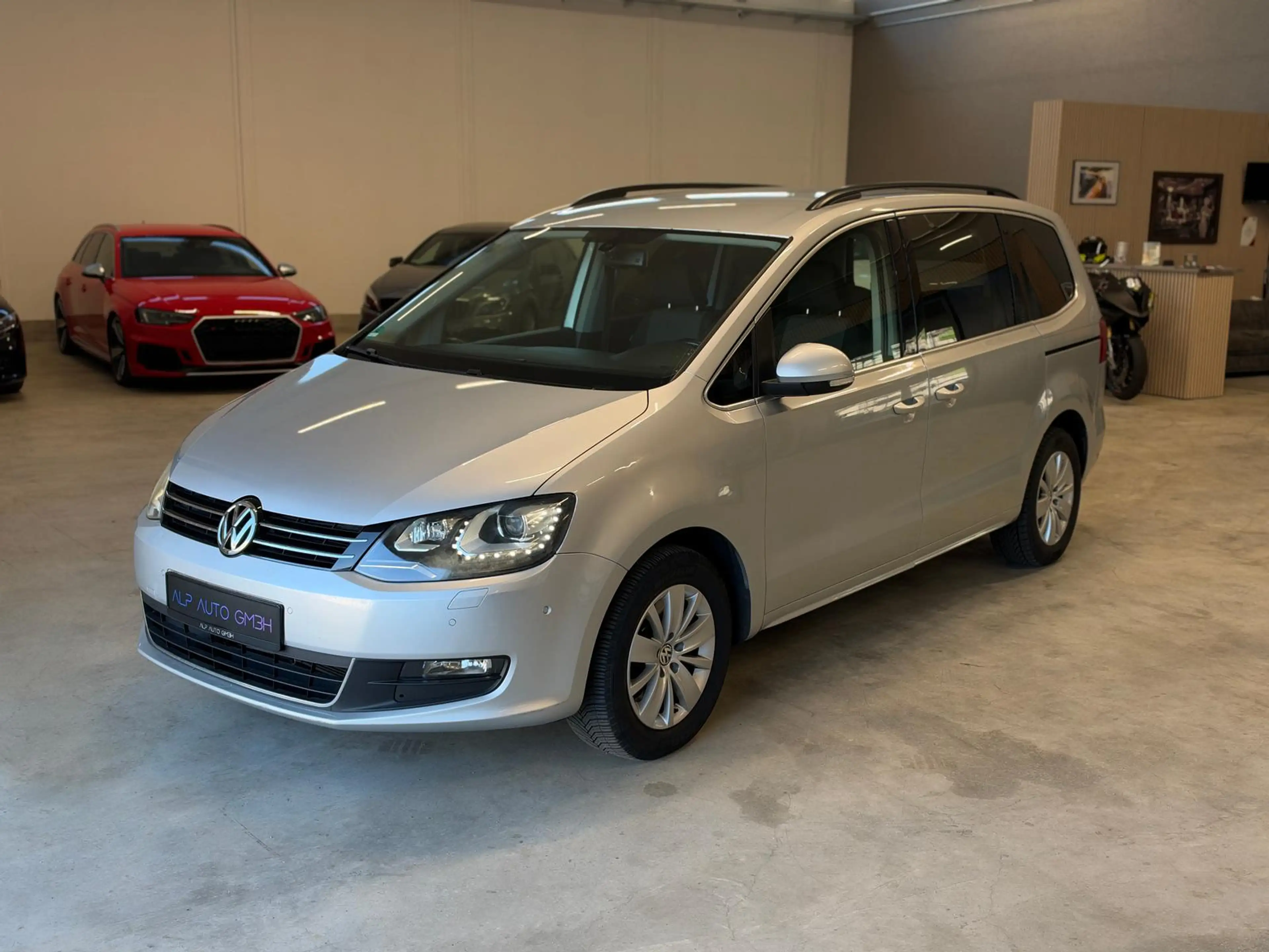 Volkswagen Sharan Comfortline BMT 2.0 TDI DPF DSG — photo 5