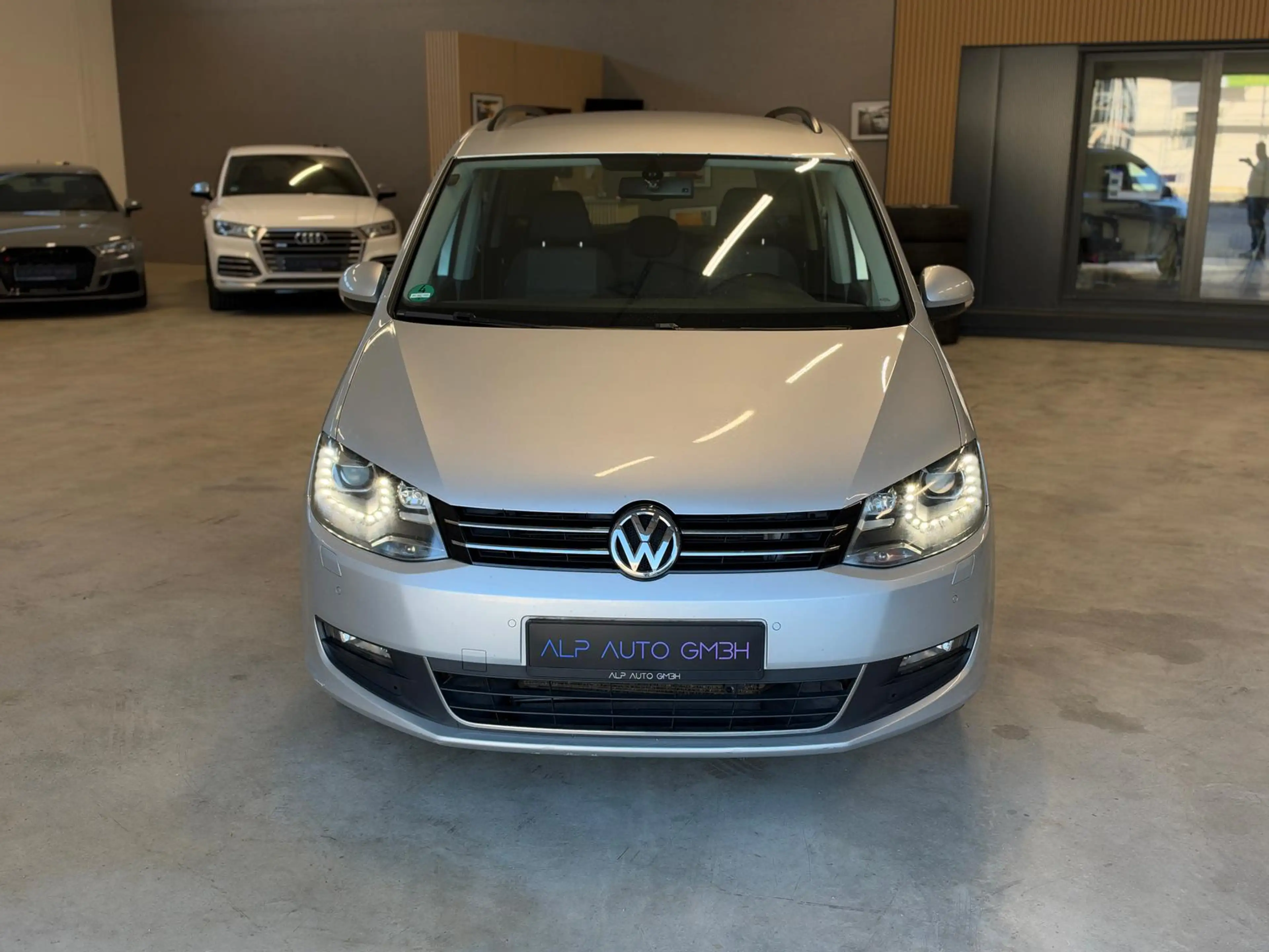 Volkswagen Sharan Comfortline BMT 2.0 TDI DPF DSG — photo 6