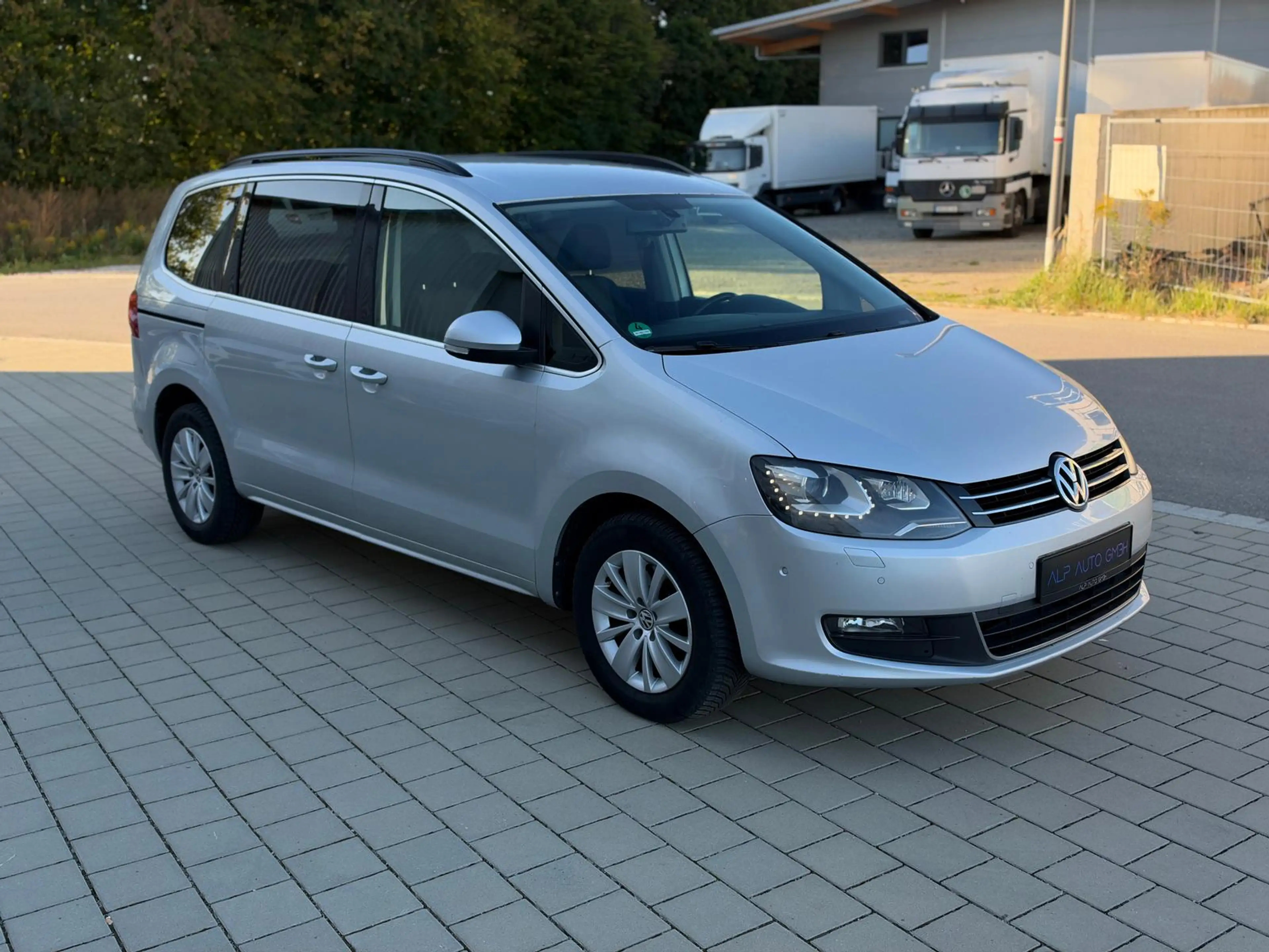 Volkswagen Sharan Comfortline BMT 2.0 TDI DPF DSG — photo 4