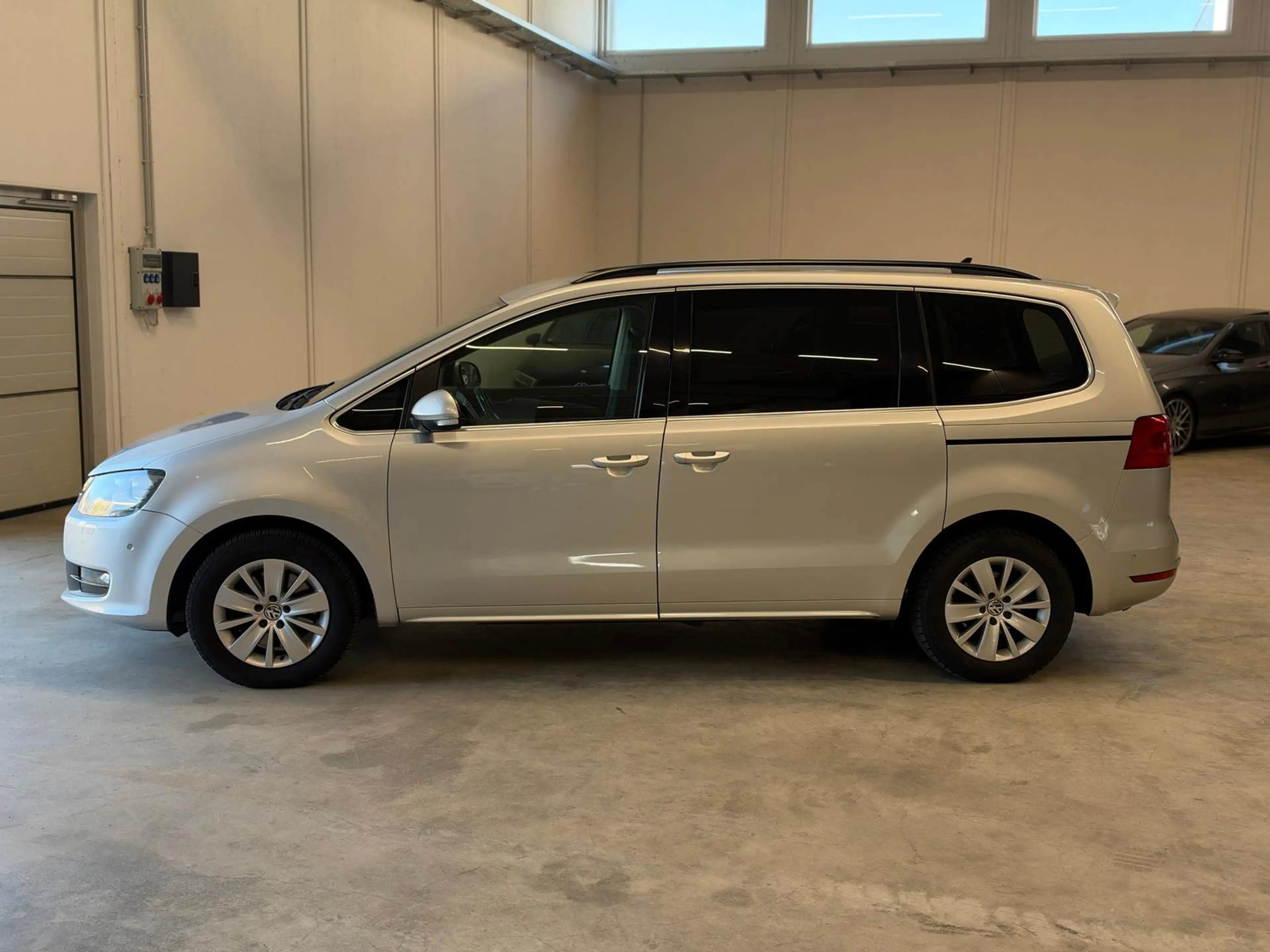 Volkswagen Sharan Comfortline BMT 2.0 TDI DPF DSG — photo 9