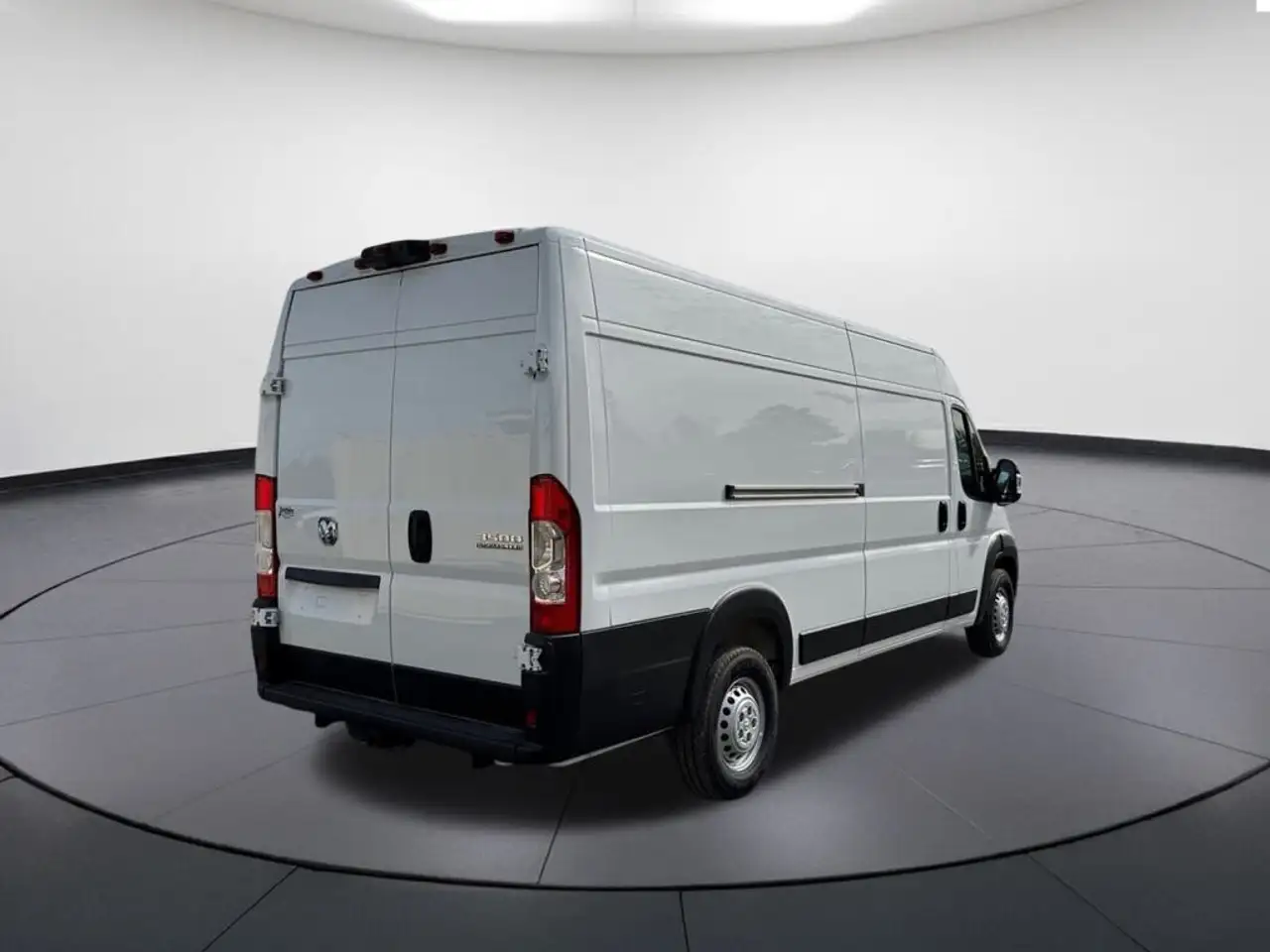 RAM ProMaster 3500 снимка RAM ProMaster 3500