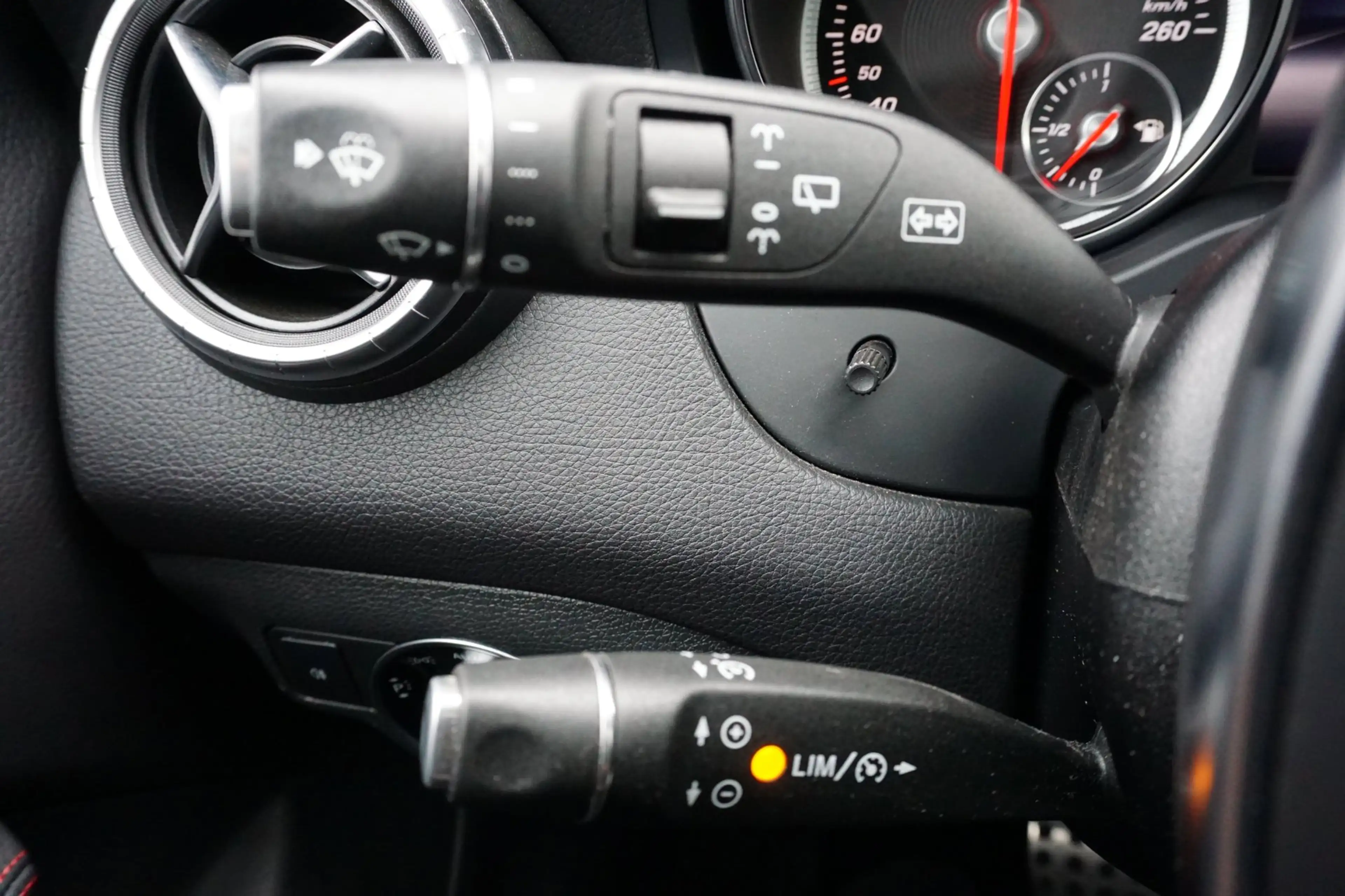 Mercedes-Benz CLA 180 Shooting Brake 180AMG Pano Leer Cam — photo 23