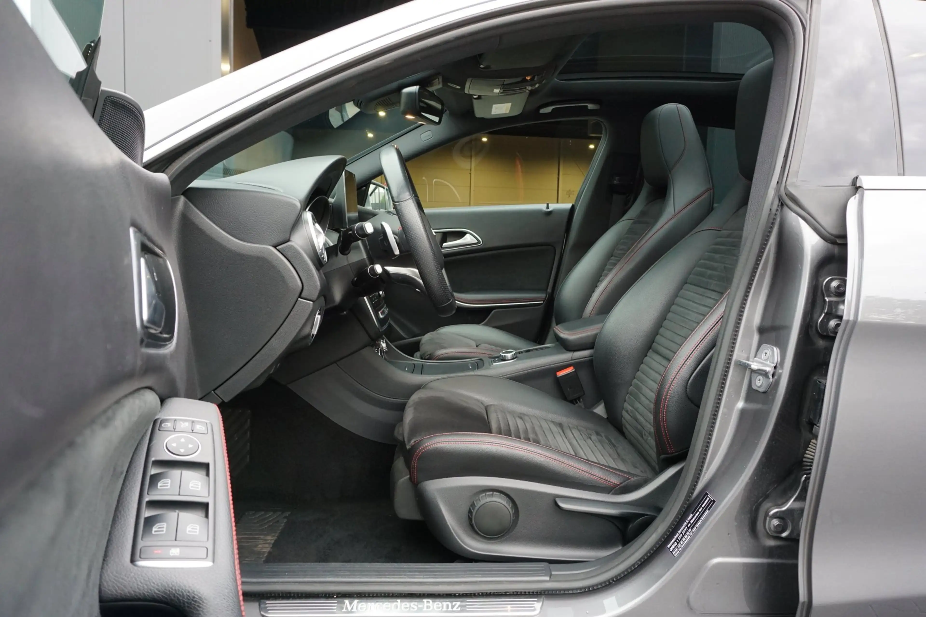 Mercedes-Benz CLA 180 Shooting Brake 180AMG Pano Leer Cam — photo 11