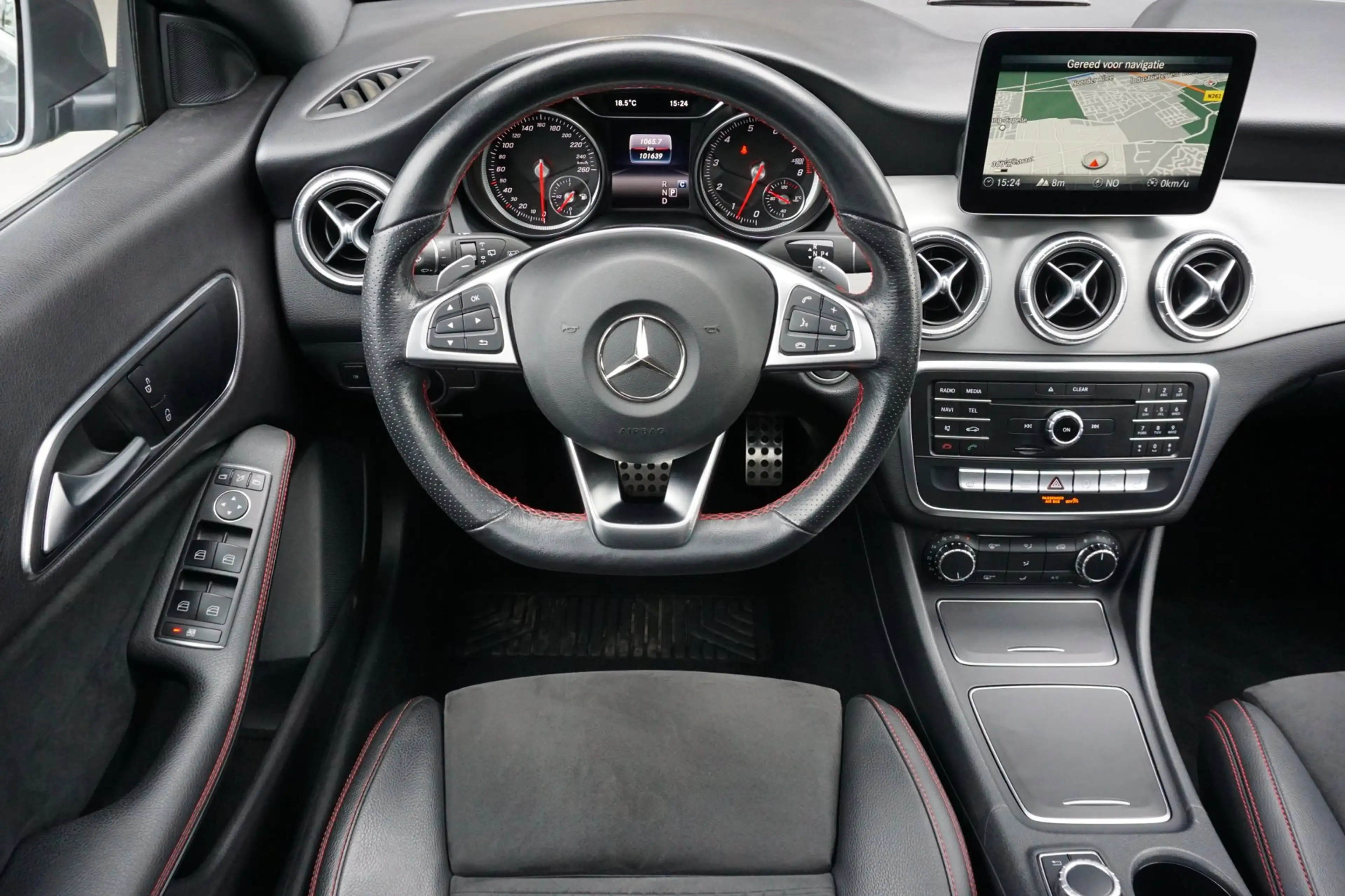 Mercedes-Benz CLA 180 Shooting Brake 180AMG Pano Leer Cam — photo 14