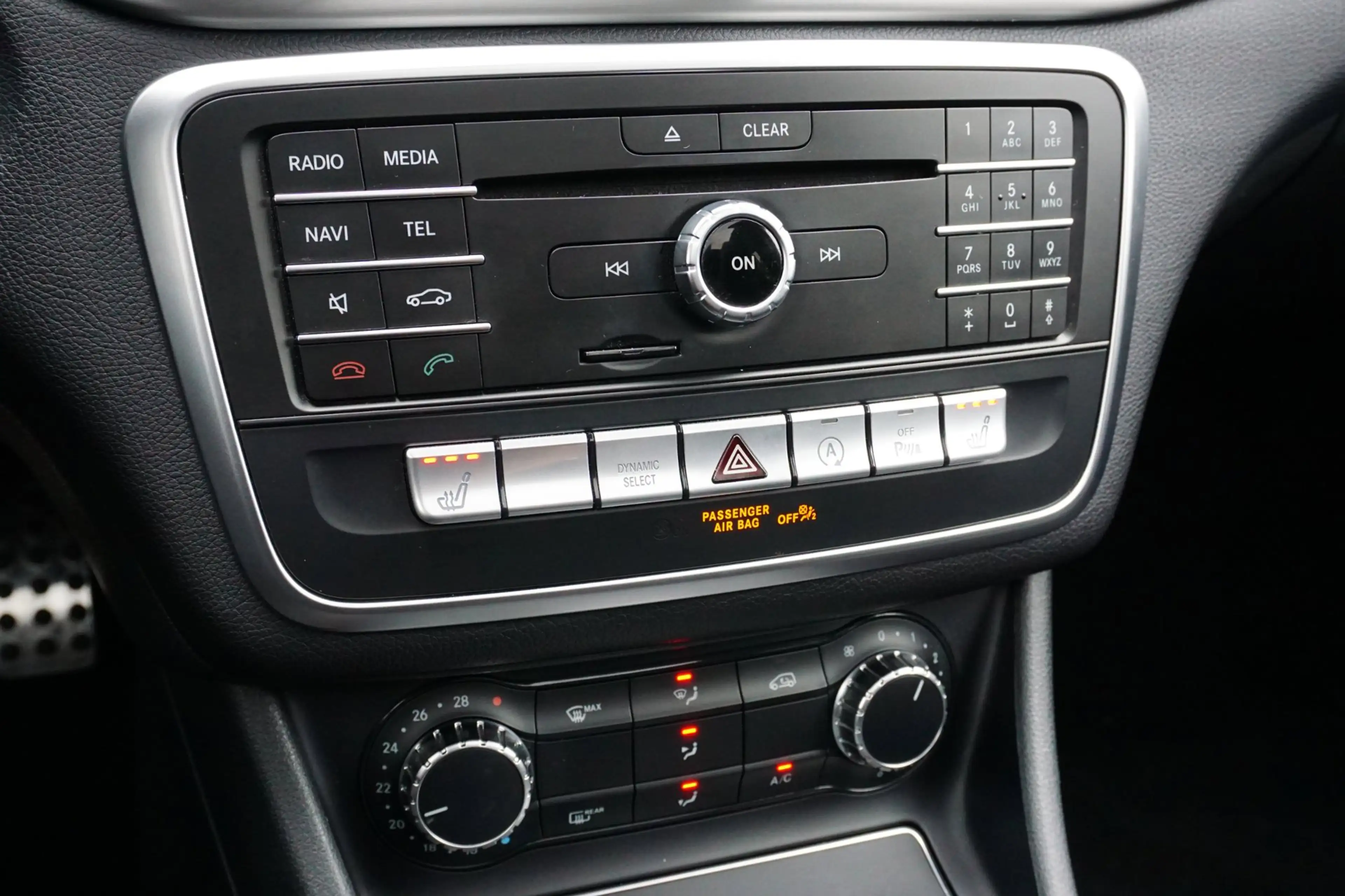 Mercedes-Benz CLA 180 Shooting Brake 180AMG Pano Leer Cam — photo 19