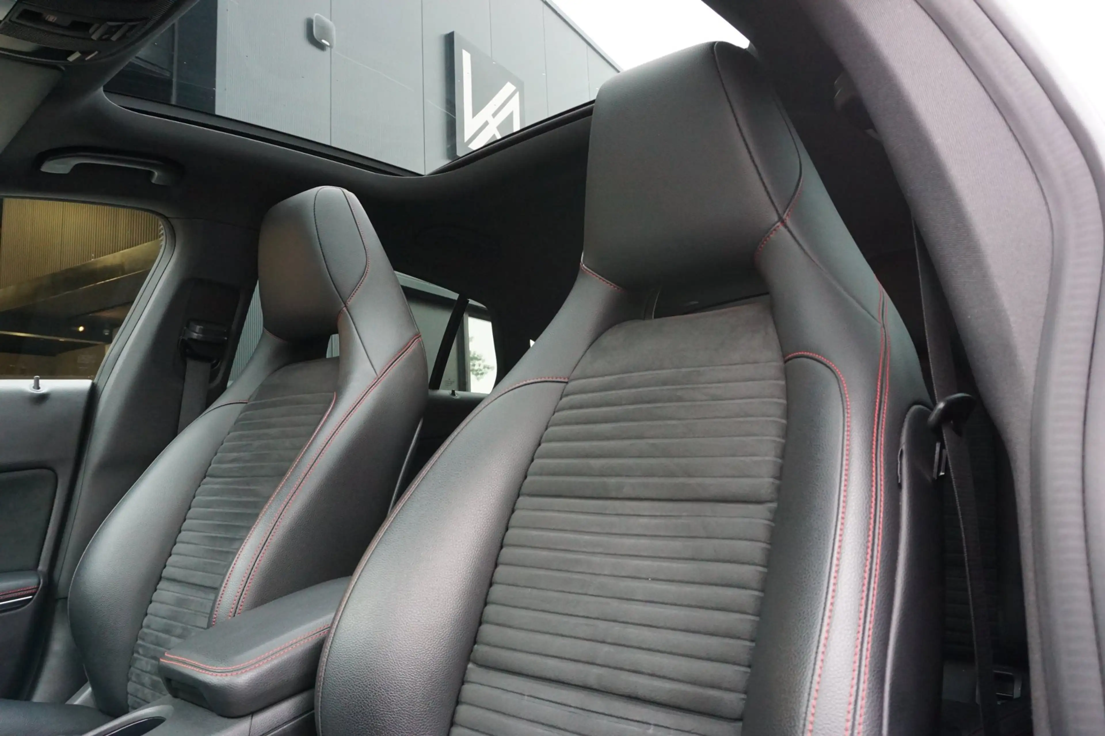 Mercedes-Benz CLA 180 Shooting Brake 180AMG Pano Leer Cam — photo 12