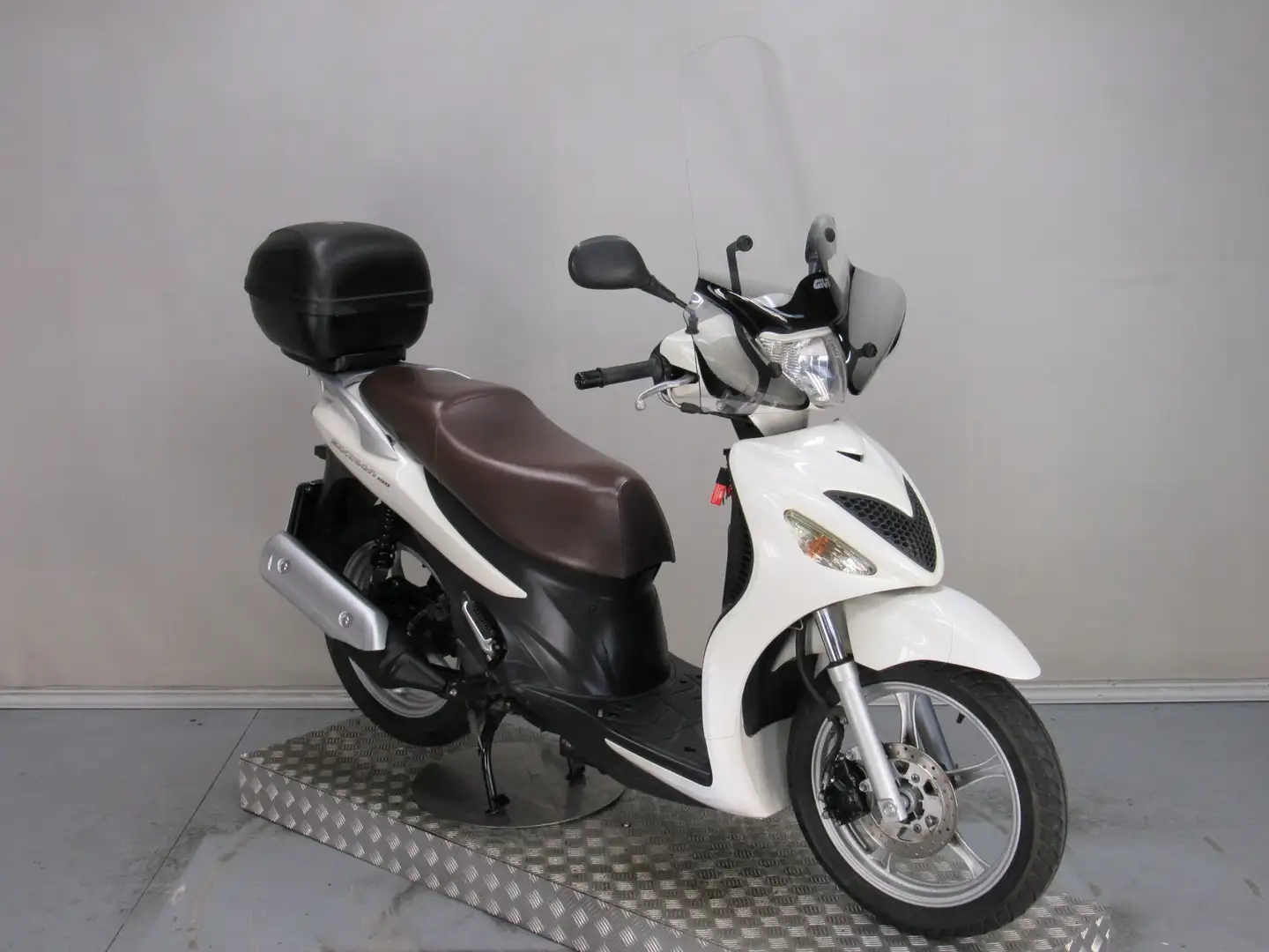 Suzuki Sixteen 150 Bianco - 2