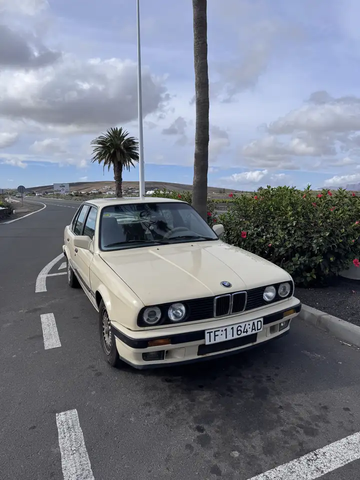 BMW 318i, foto 1
