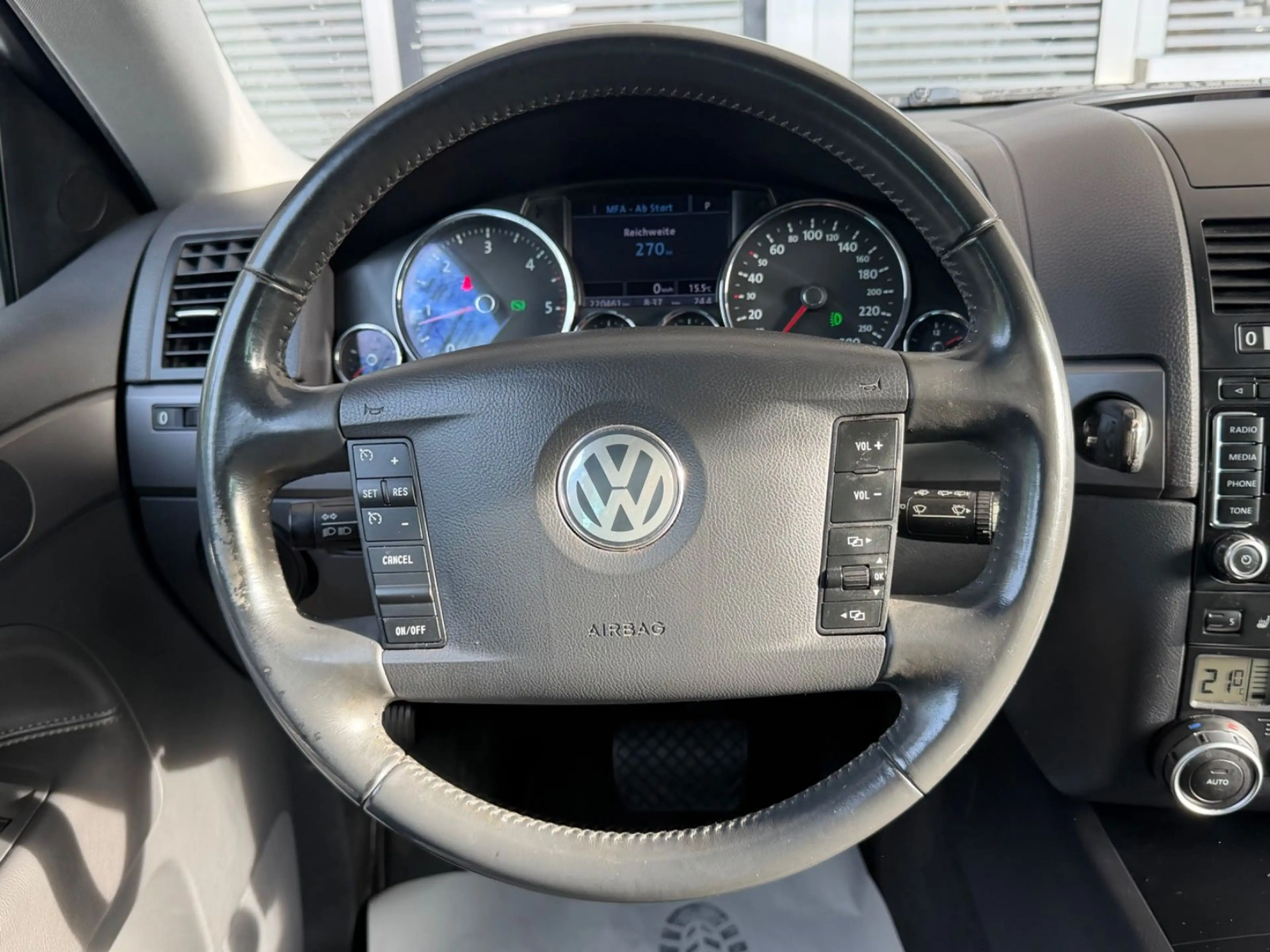 Volkswagen Touareg V6 TDI*PDC*AHK*SHZ*XENON* — photo 13