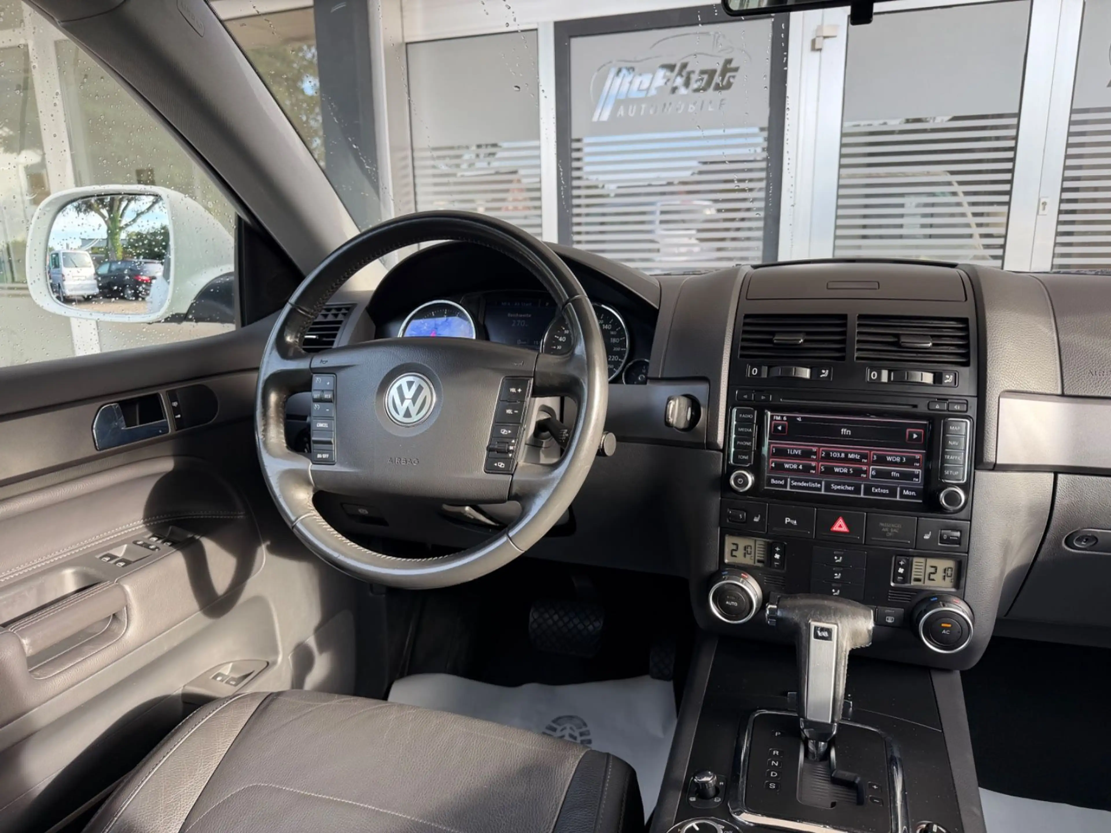 Volkswagen Touareg V6 TDI*PDC*AHK*SHZ*XENON* — photo 10