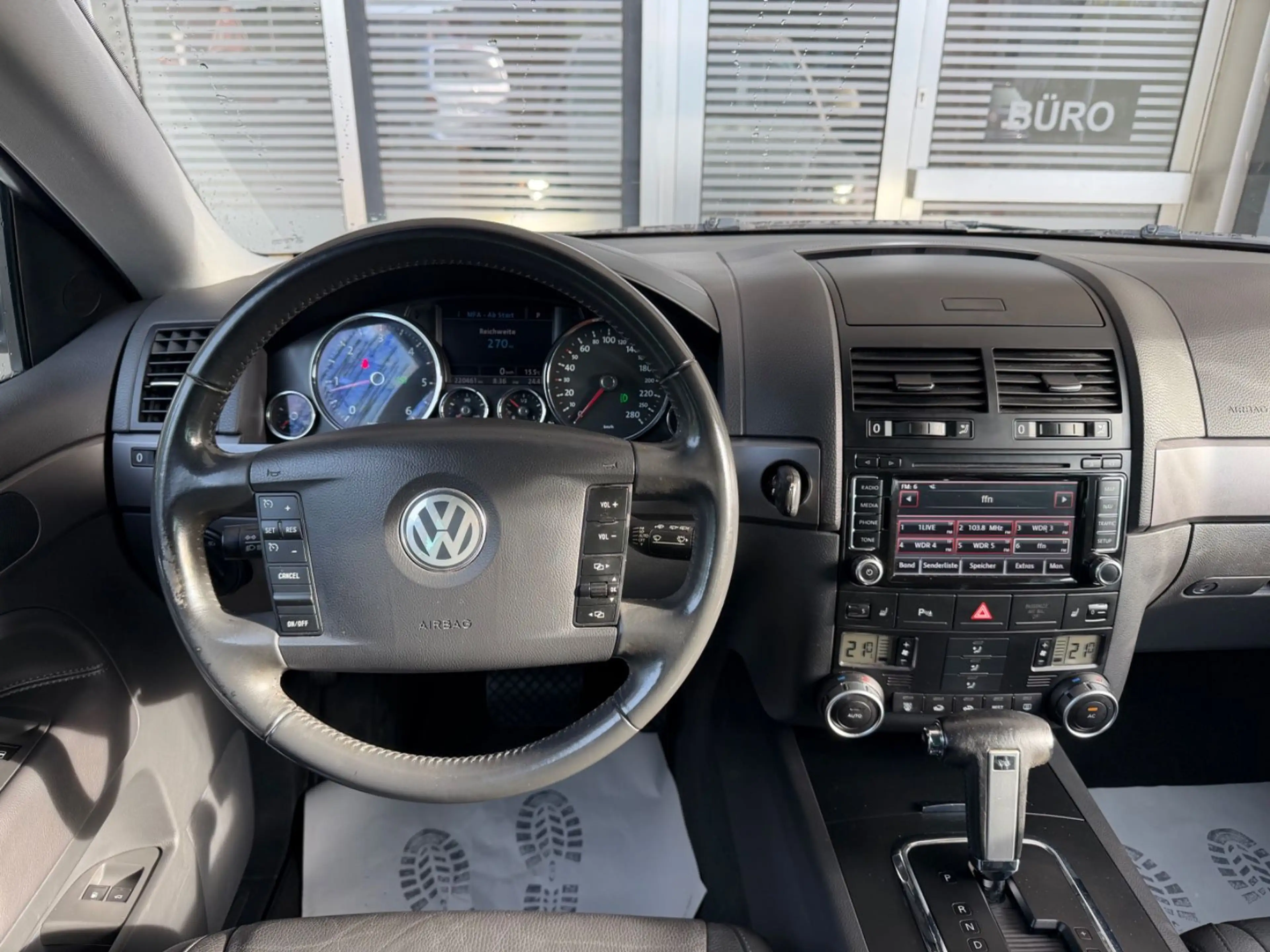 Volkswagen Touareg V6 TDI*PDC*AHK*SHZ*XENON* — photo 12
