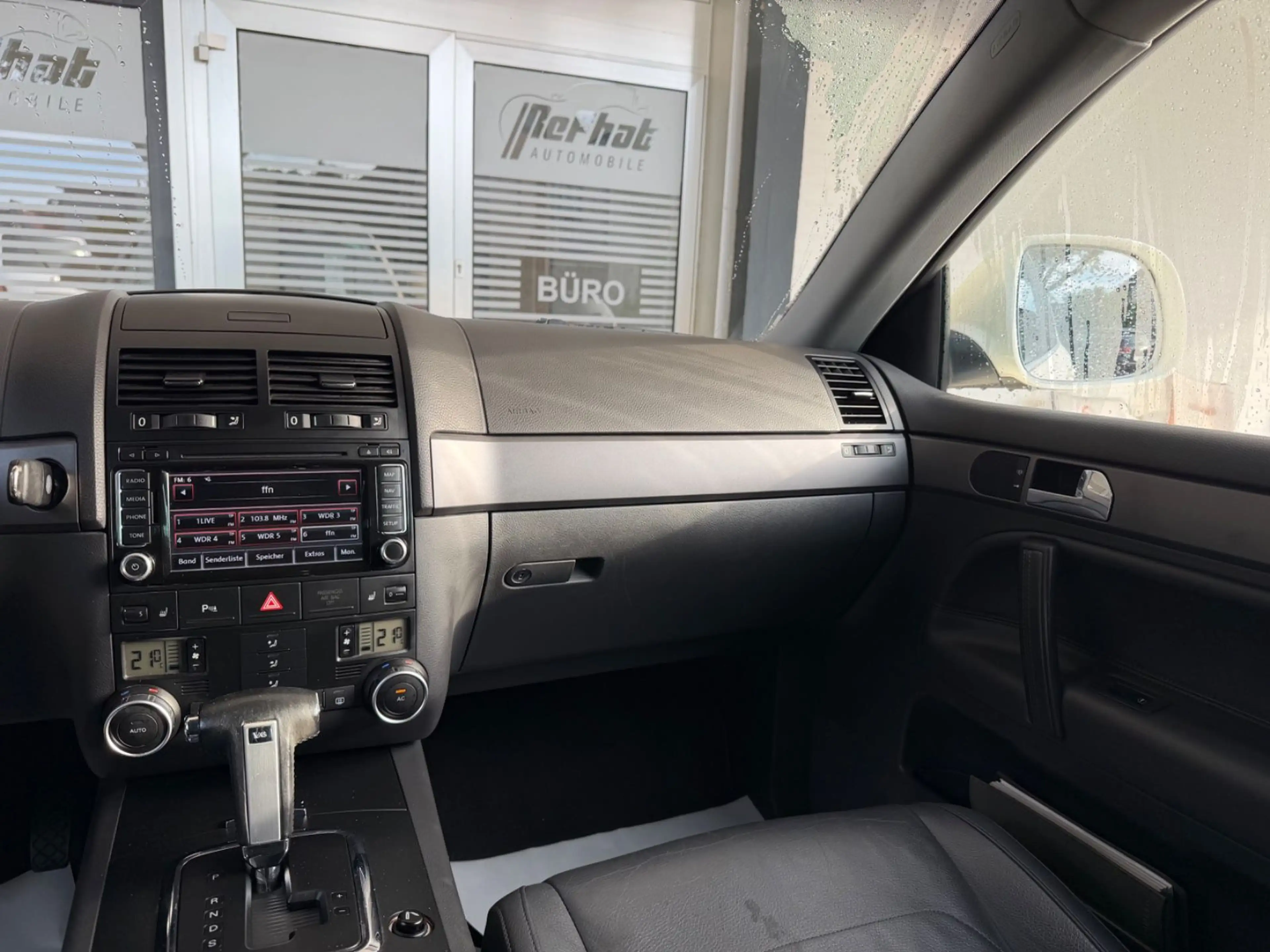 Volkswagen Touareg V6 TDI*PDC*AHK*SHZ*XENON* — photo 11