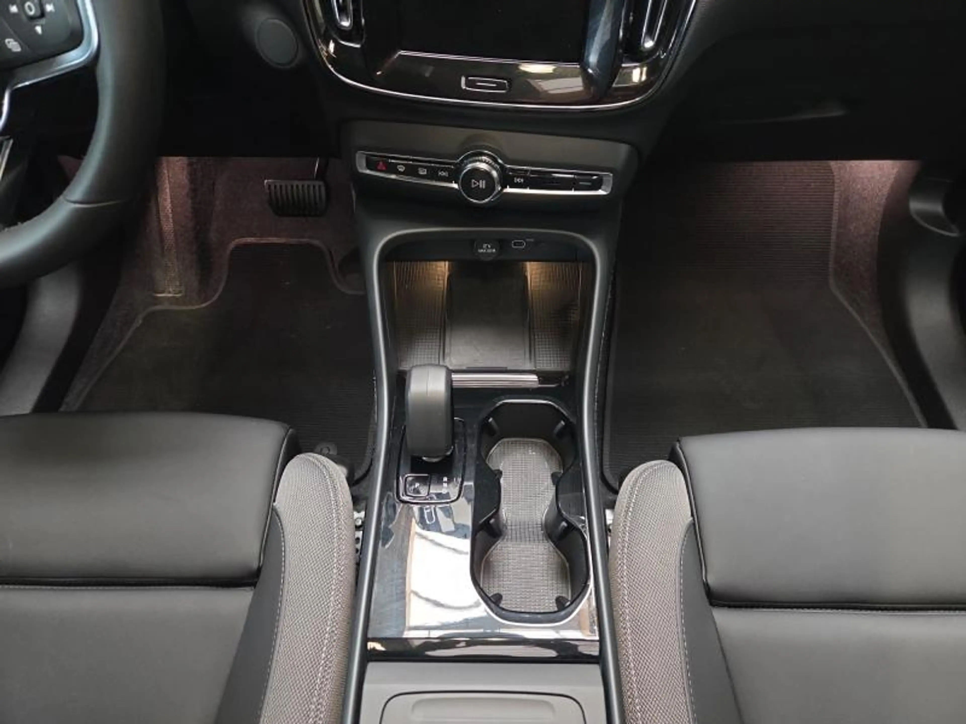 Volvo C40 Single Motor Extended Range / Electrique — photo 11