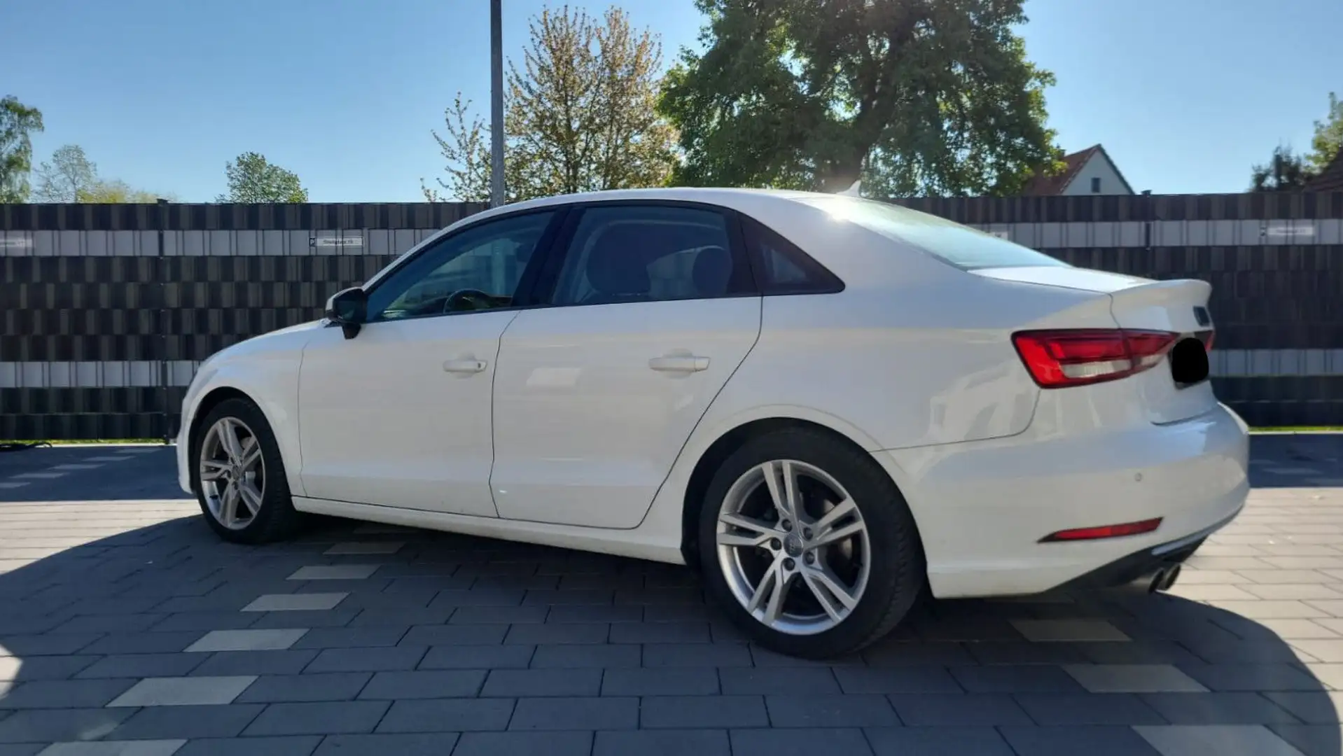 Audi A3 Lim. 1.5 TFSI sport Nav Xenon P B&O Pano PDC Weiß - 2